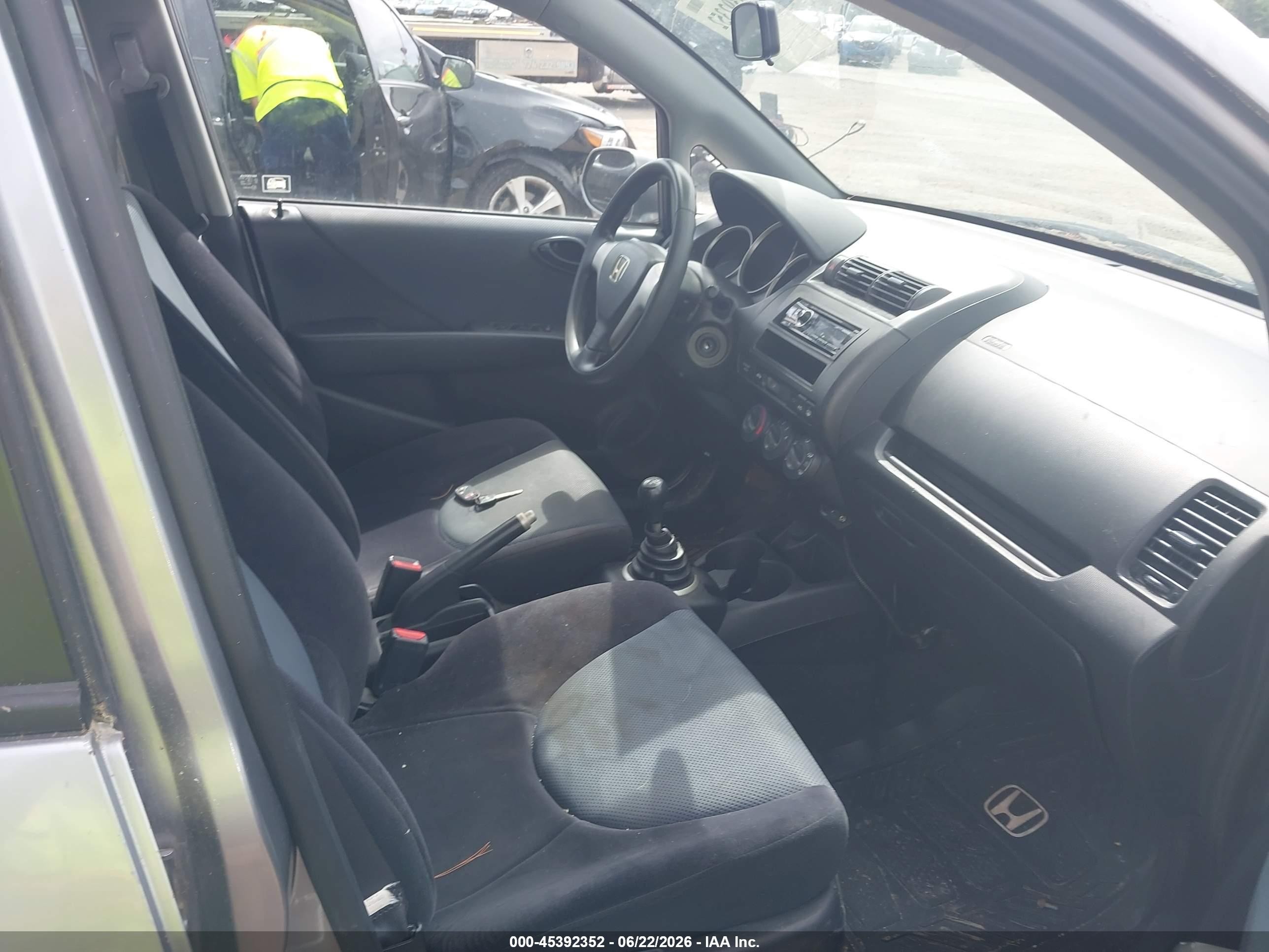 2007 Honda Fit   Silver vin: JHMGD37467S067843