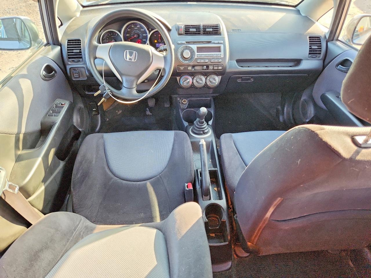 2007 Honda Fit Silver vin: JHMGD37487S043432