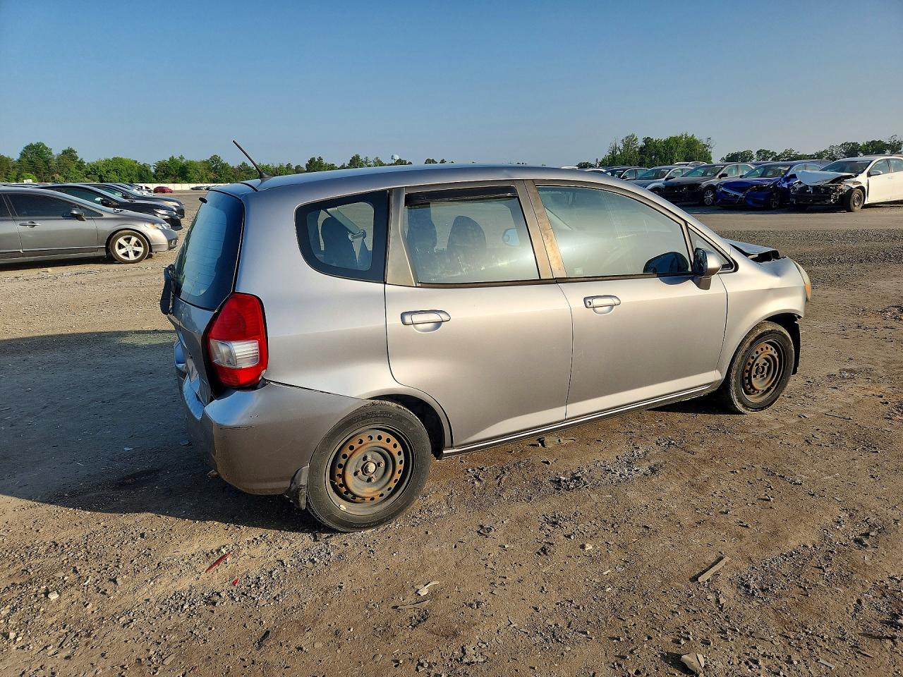 2007 Honda Fit Silver vin: JHMGD37487S043432