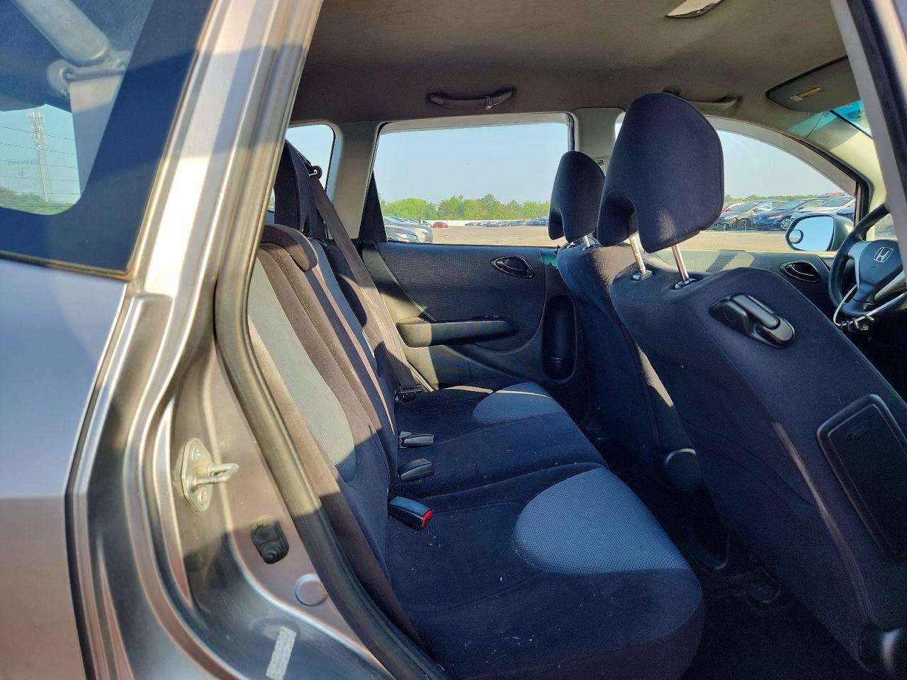 2007 Honda Fit Silver vin: JHMGD37487S043432