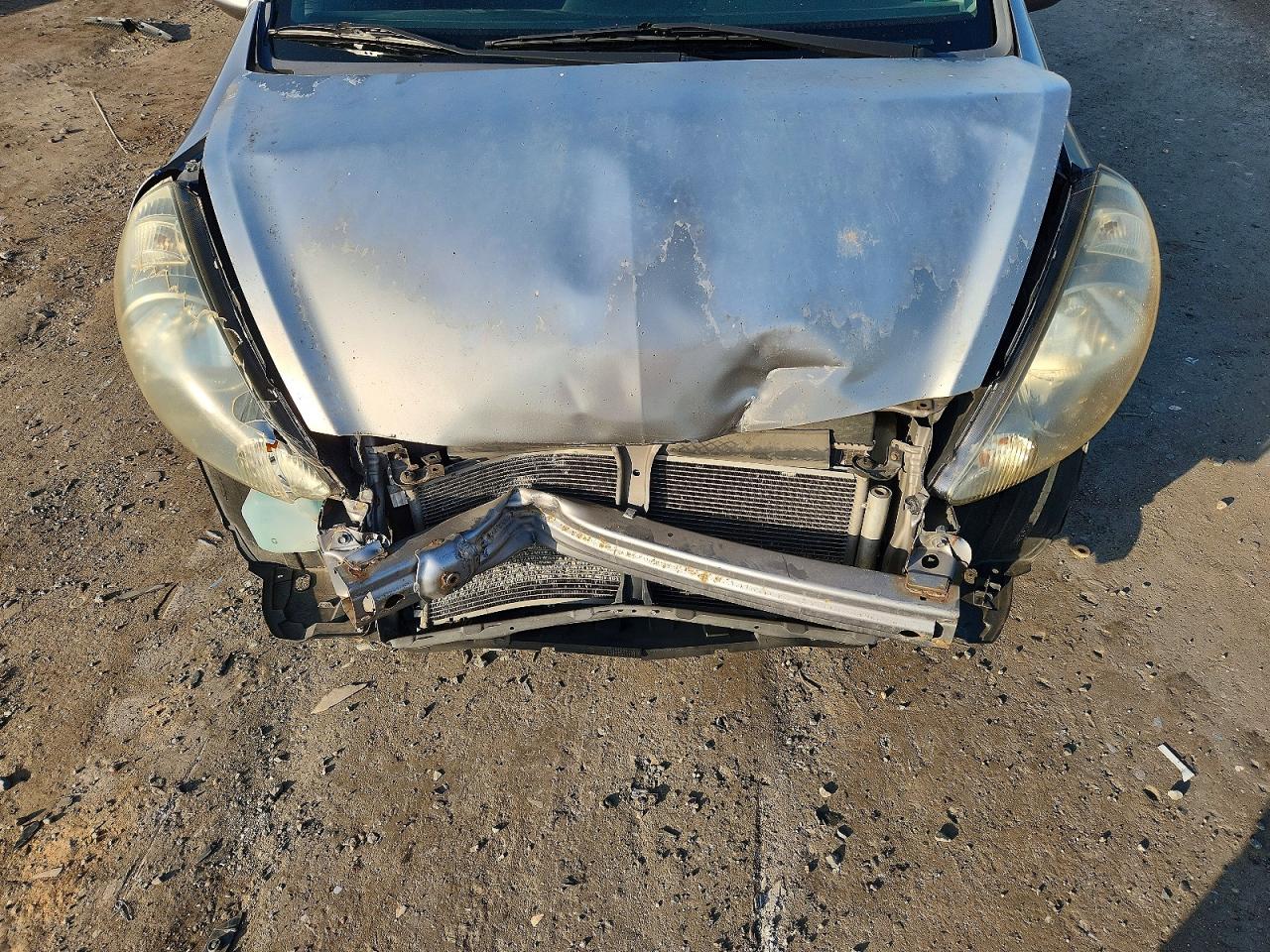 2007 Honda Fit Silver vin: JHMGD37487S043432