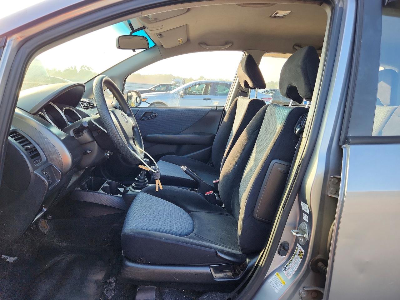 2007 Honda Fit Silver vin: JHMGD37487S043432