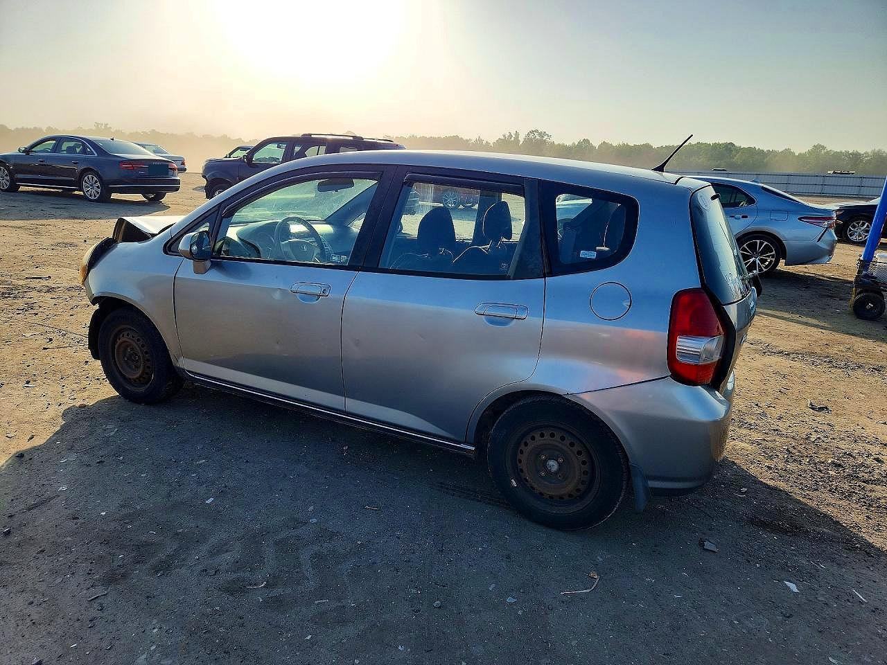 2007 Honda Fit Silver vin: JHMGD37487S043432