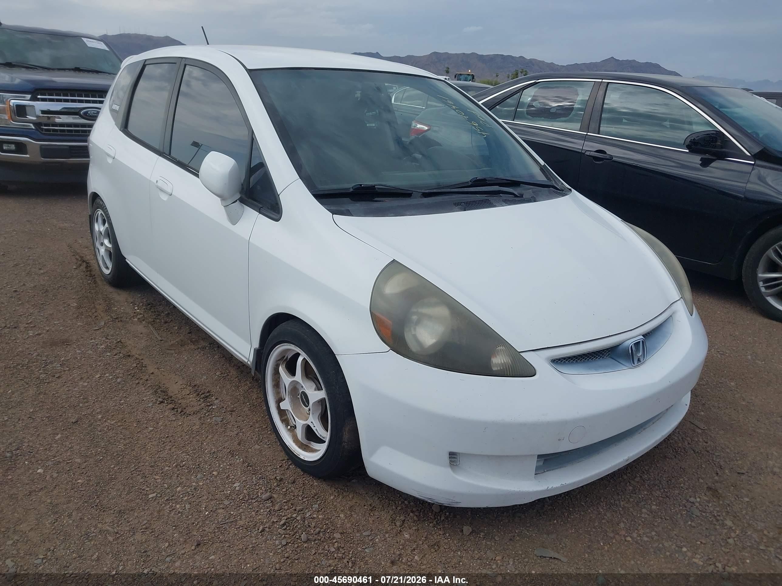 2007 Honda Fit   White vin: JHMGD37487S061607