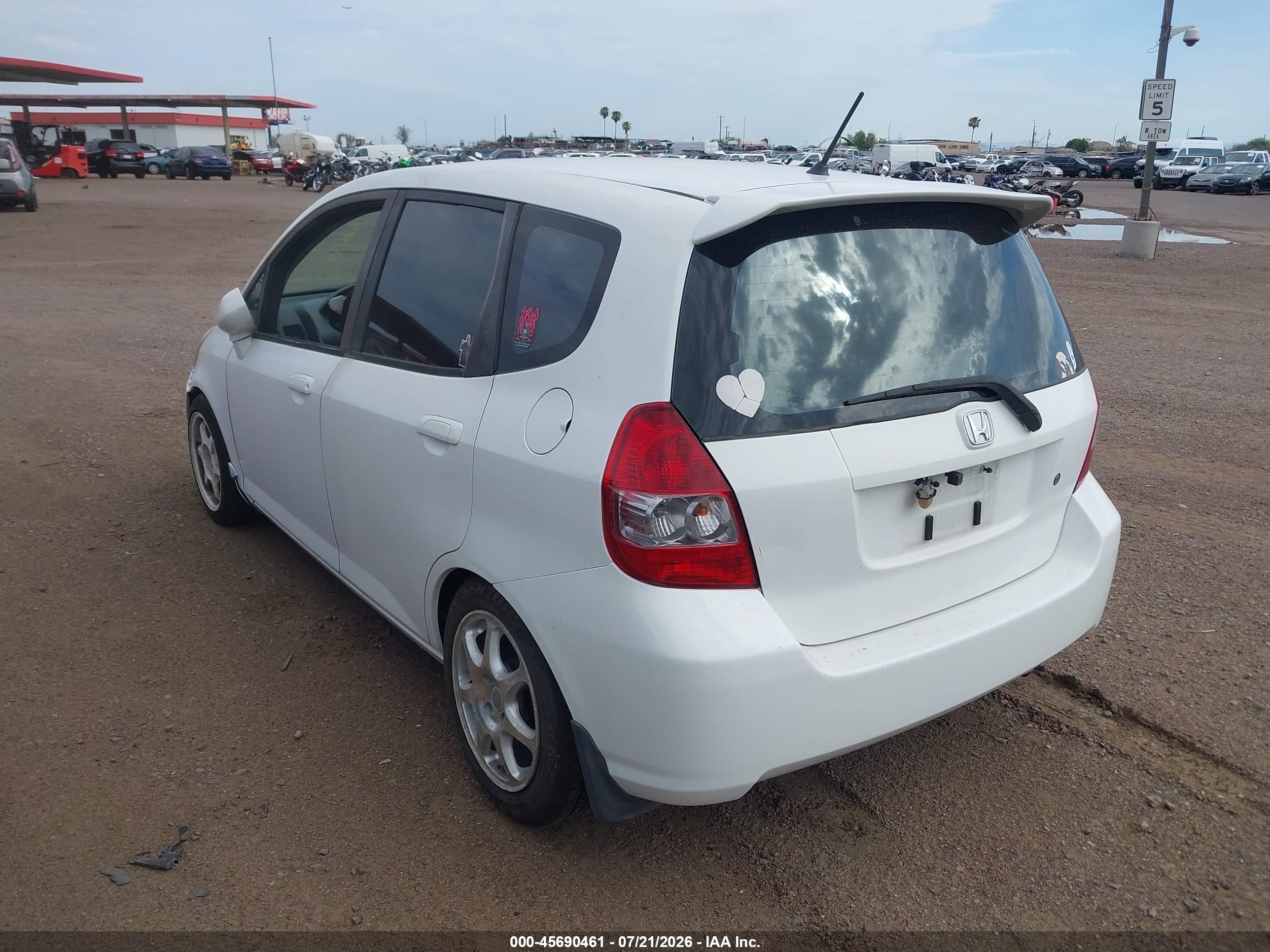 2007 Honda Fit   White vin: JHMGD37487S061607