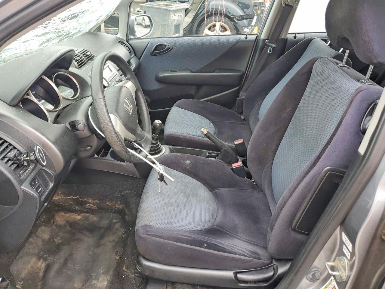 2008 Honda Fit Silver vin: JHMGD37488S005491