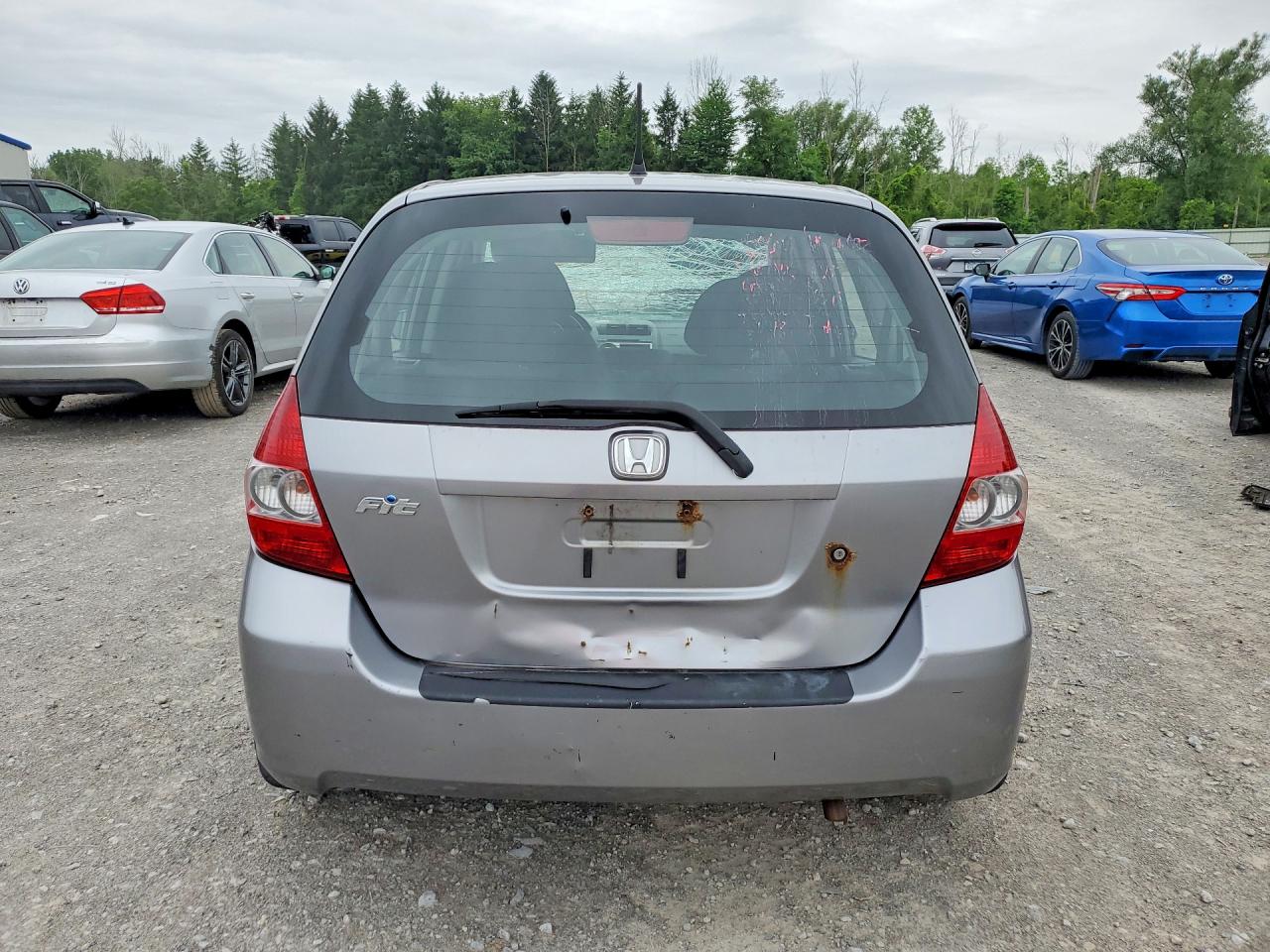 2008 Honda Fit Silver vin: JHMGD37488S005491