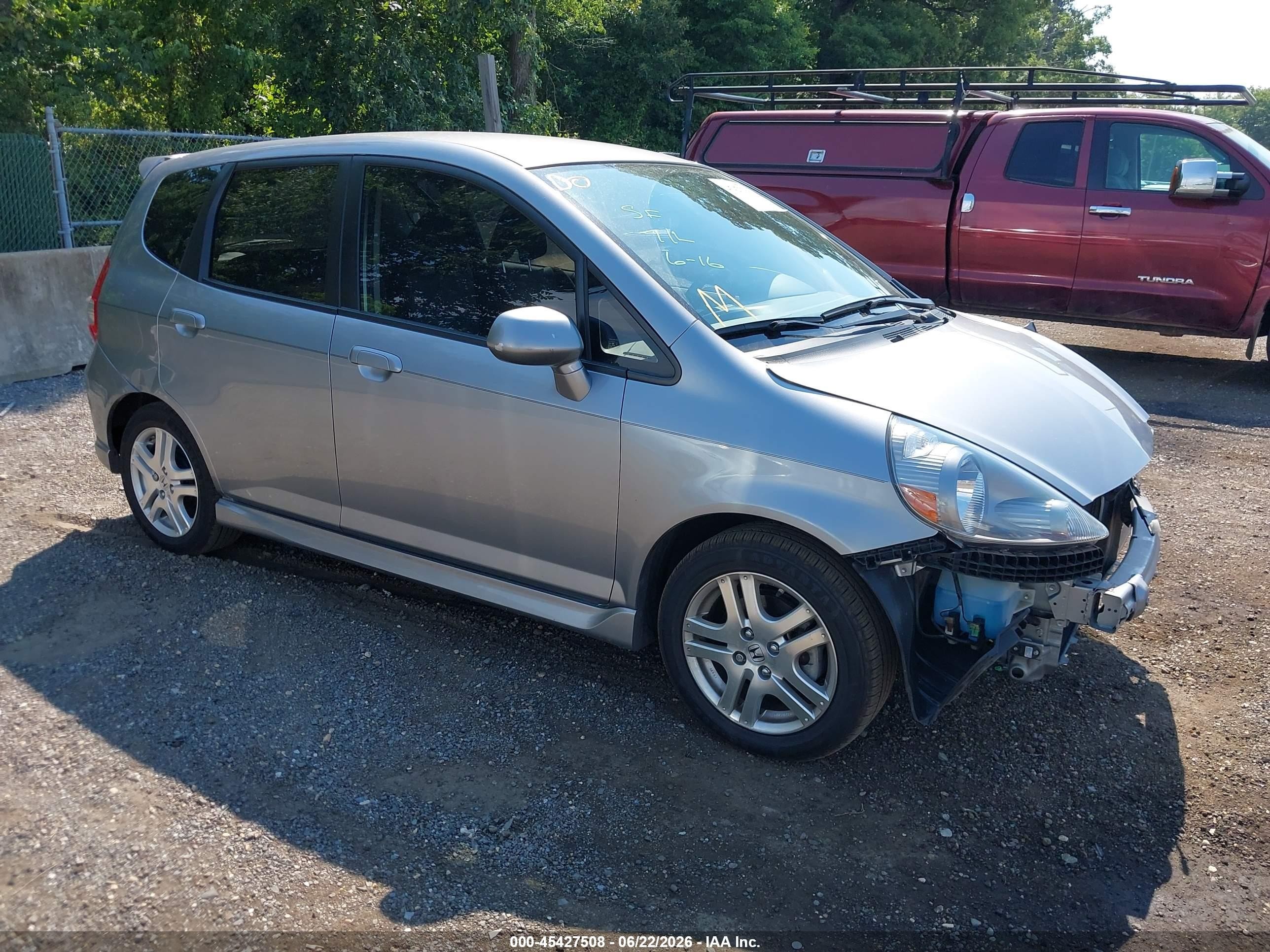 2008 Honda Fit Sport Silver vin: JHMGD37628S012227