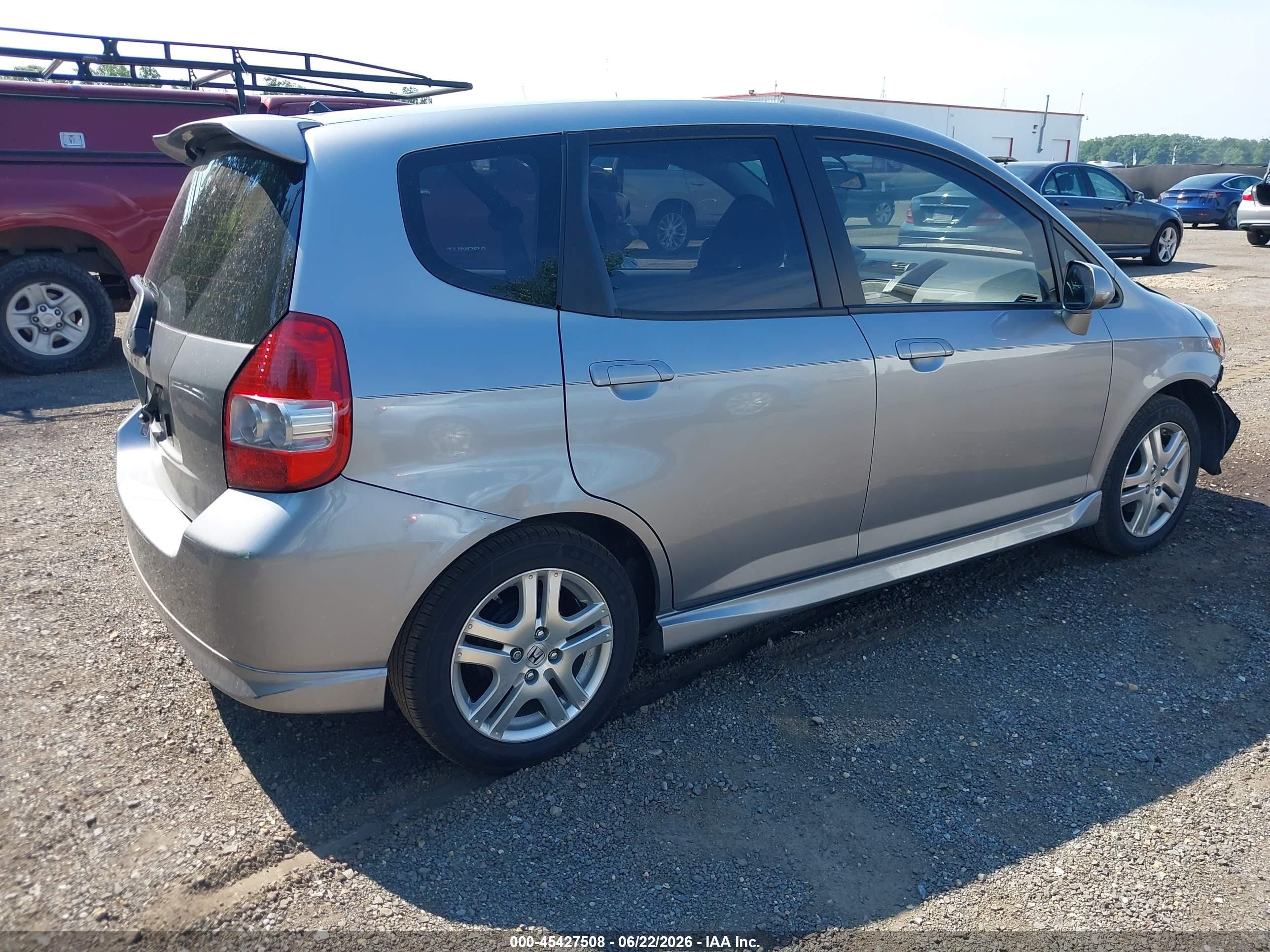 2008 Honda Fit Sport Silver vin: JHMGD37628S012227