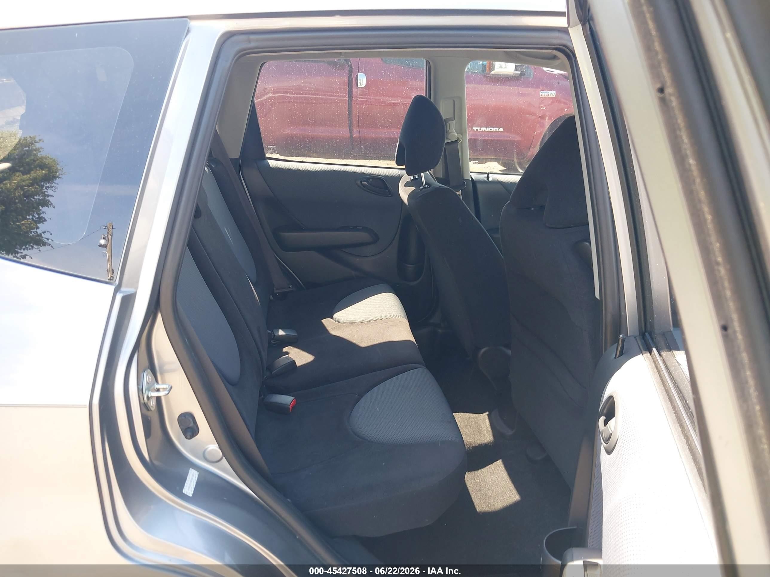 2008 Honda Fit Sport Silver vin: JHMGD37628S012227
