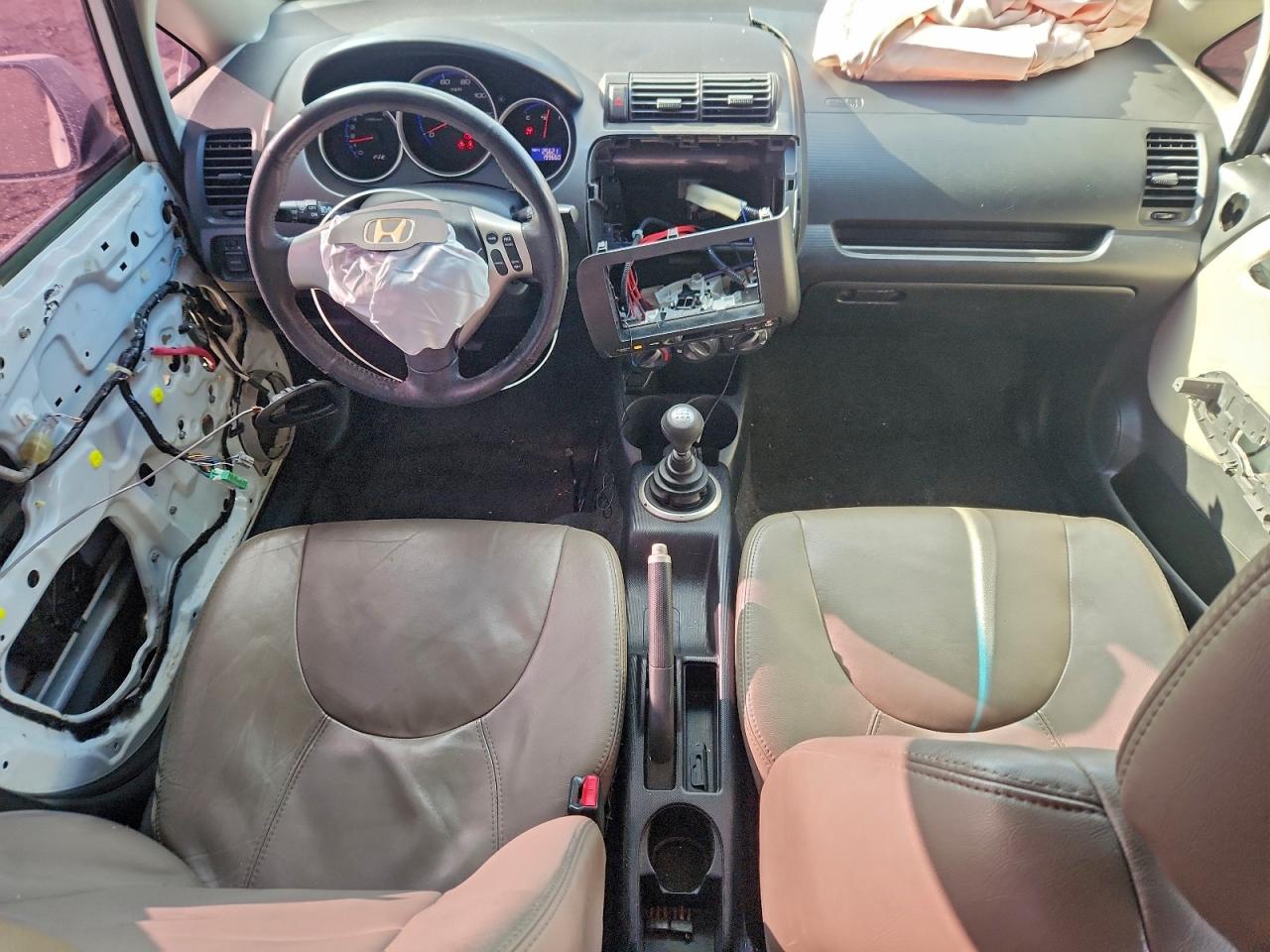 2007 Honda Fit S Белый vin: JHMGD37647S063985