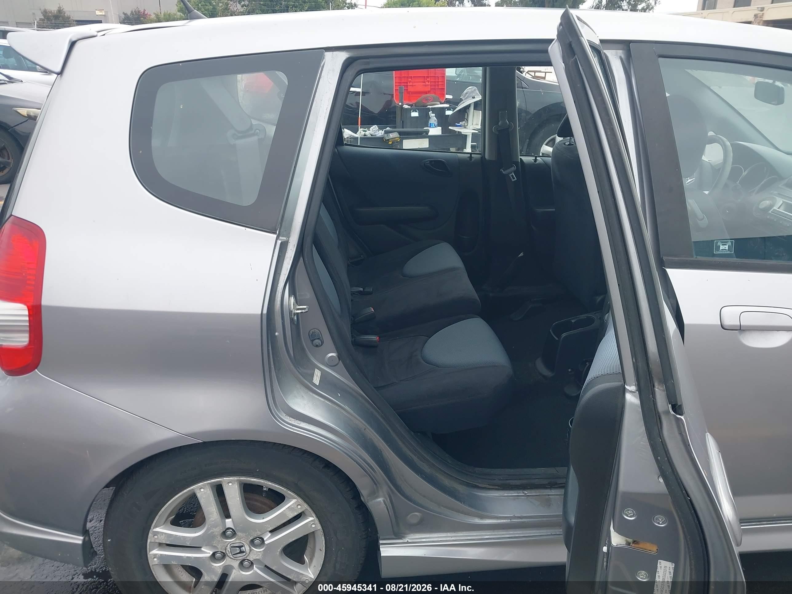 2008 Honda Fit Sport Silver vin: JHMGD37688S023376