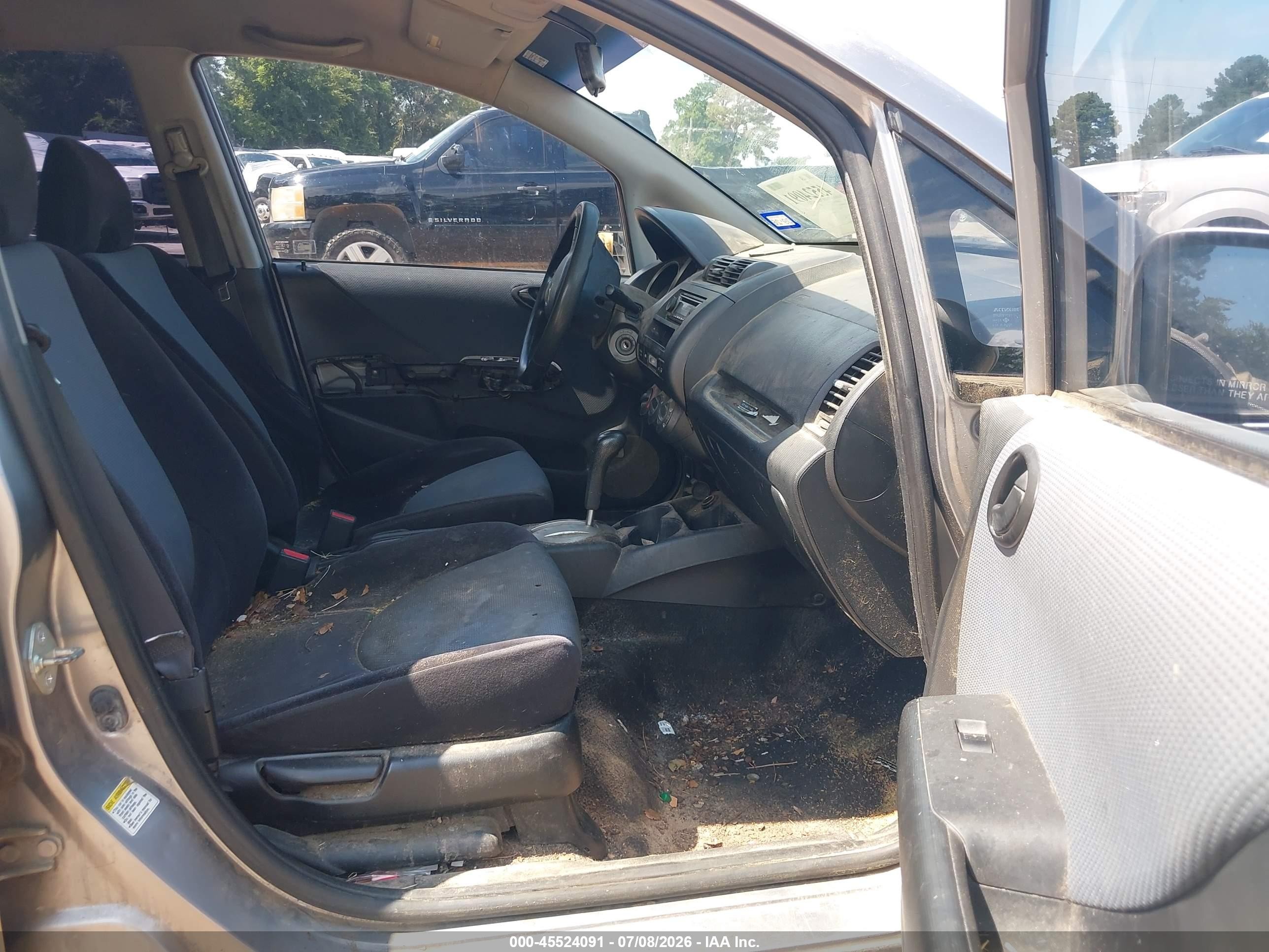 2008 Honda Fit   Silver vin: JHMGD38408S001532