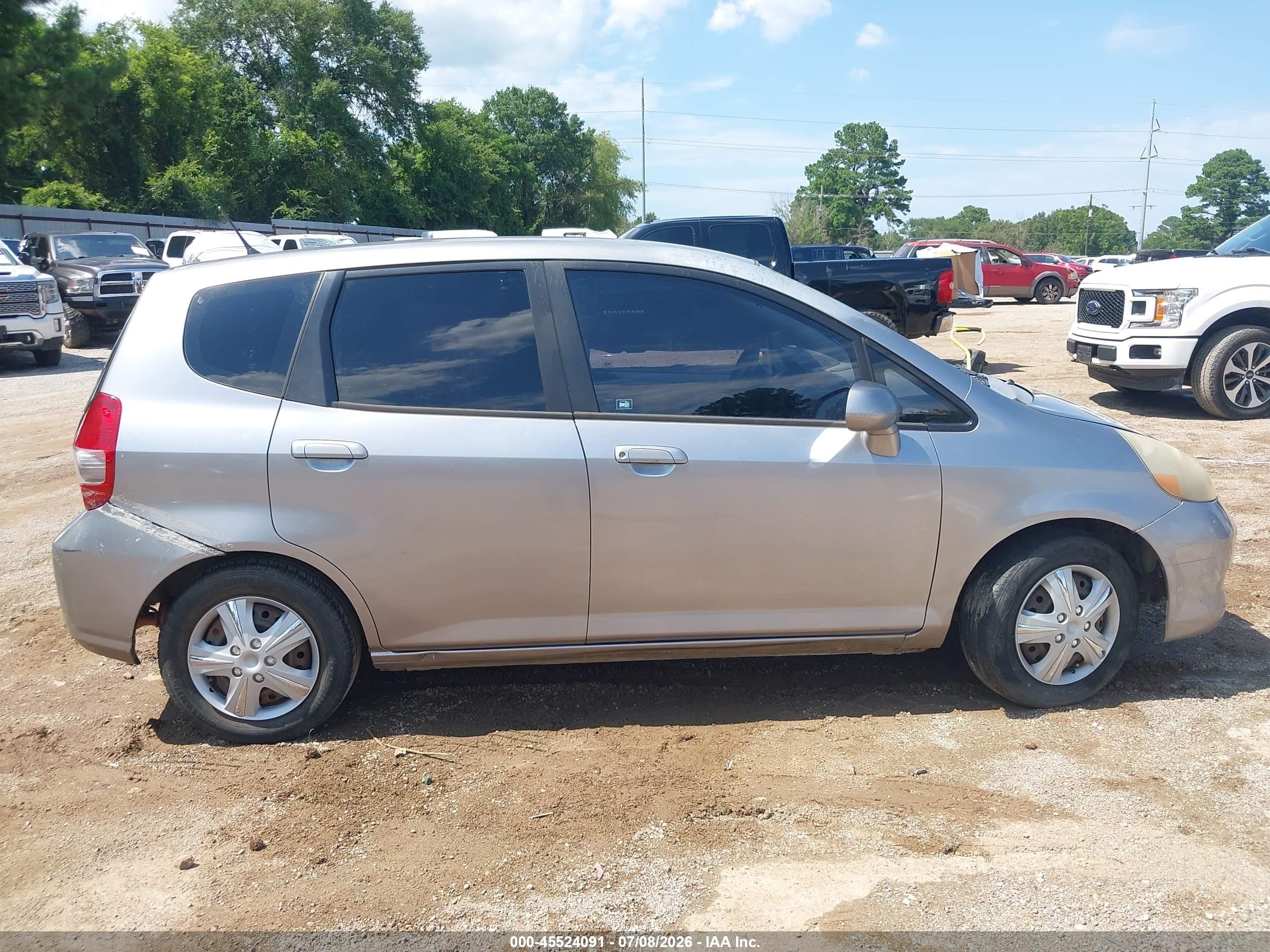 2008 Honda Fit   Silver vin: JHMGD38408S001532