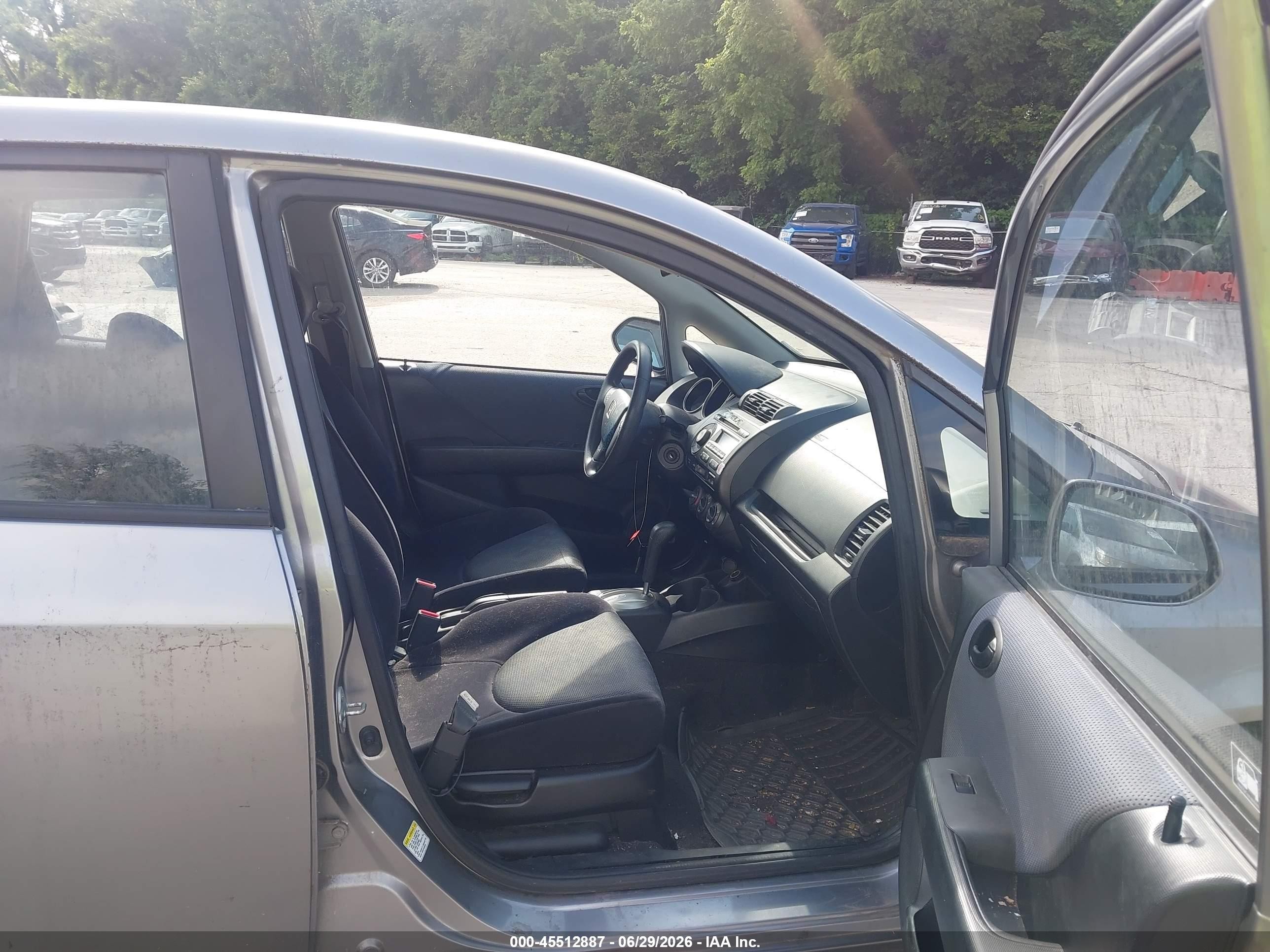 2007 Honda Fit   Silver vin: JHMGD38417S014482