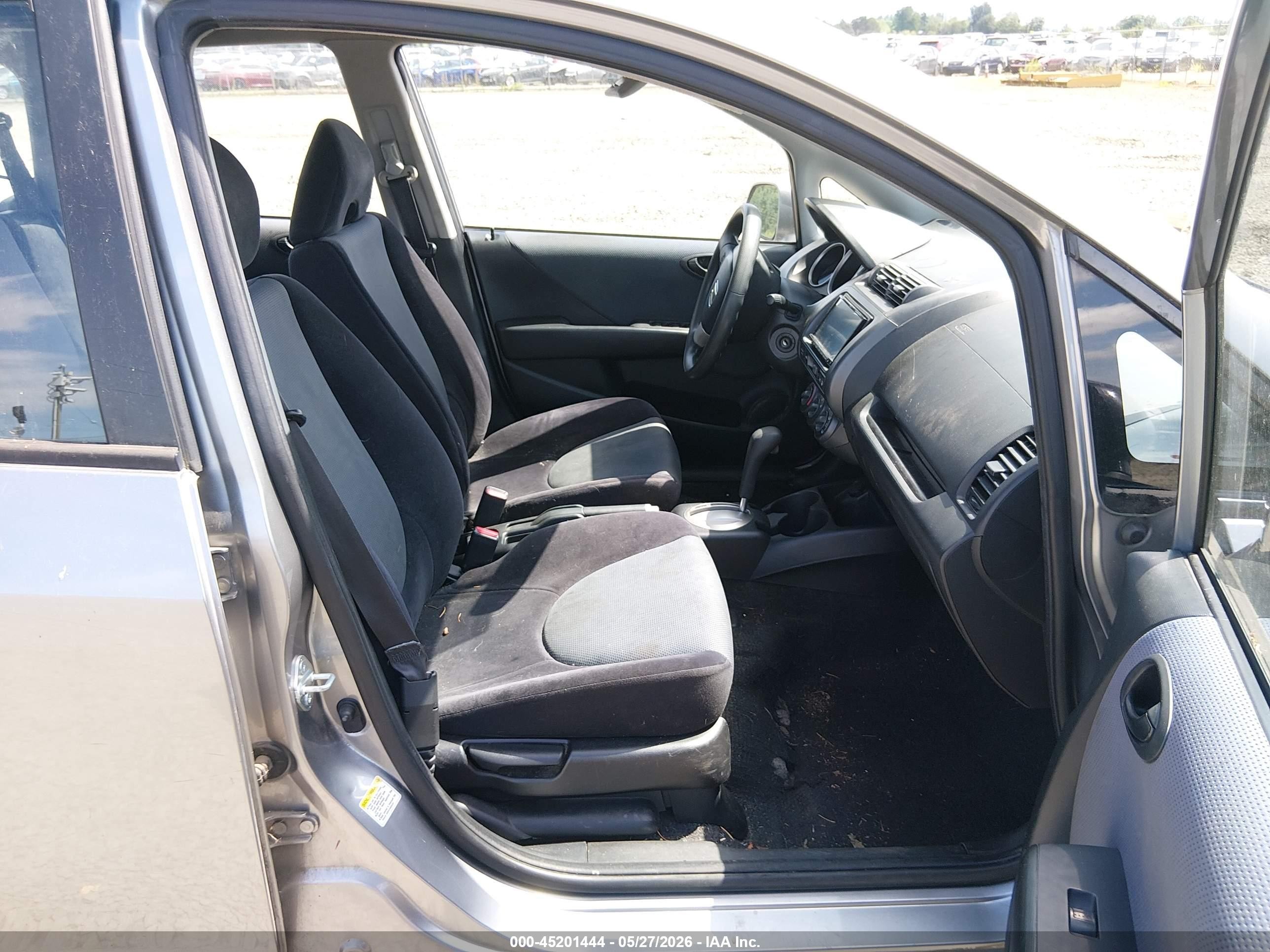 2007 Honda Fit   Silver vin: JHMGD38467S014235