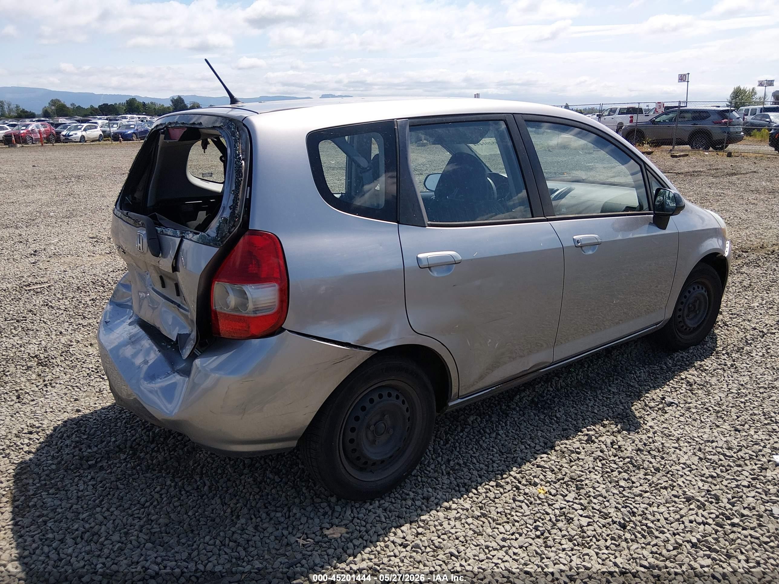 2007 Honda Fit   Silver vin: JHMGD38467S014235