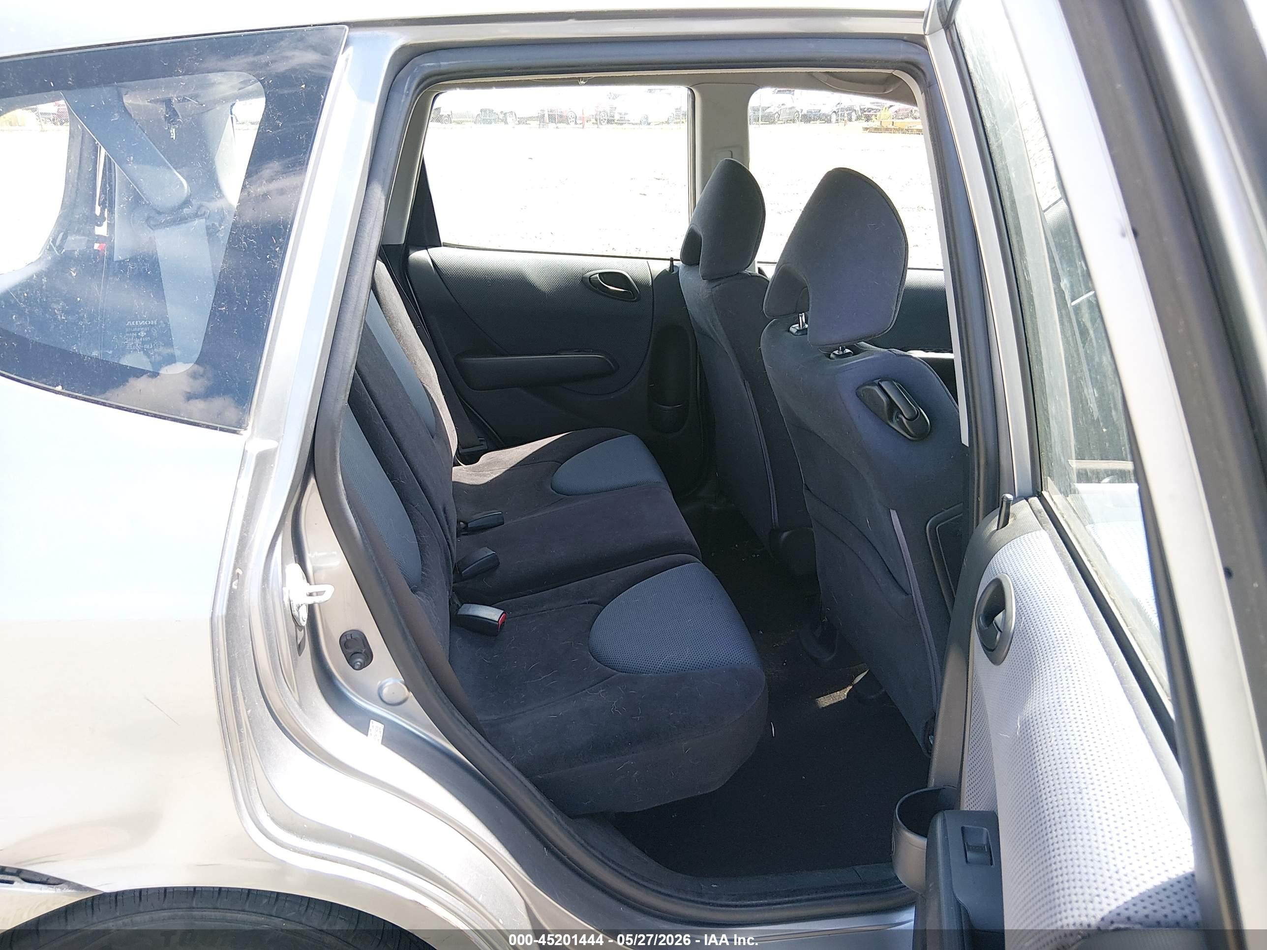 2007 Honda Fit   Silver vin: JHMGD38467S014235