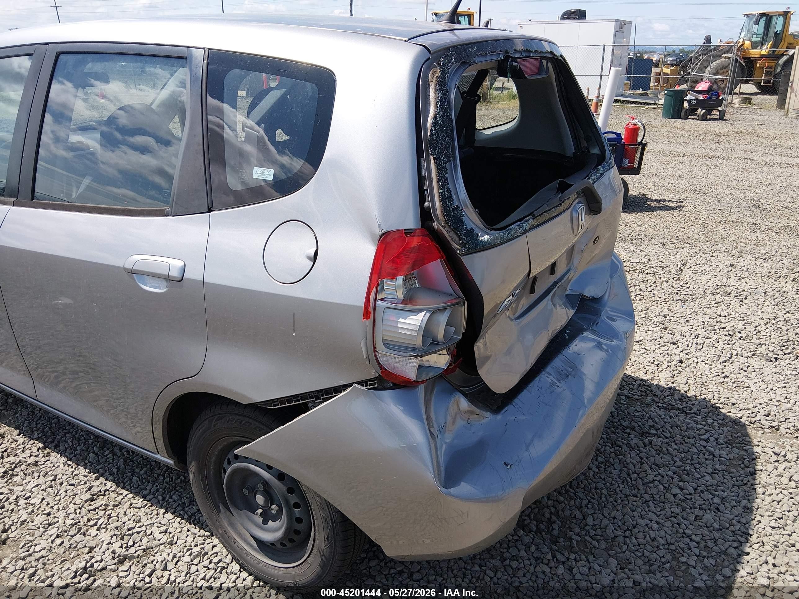 2007 Honda Fit   Silver vin: JHMGD38467S014235