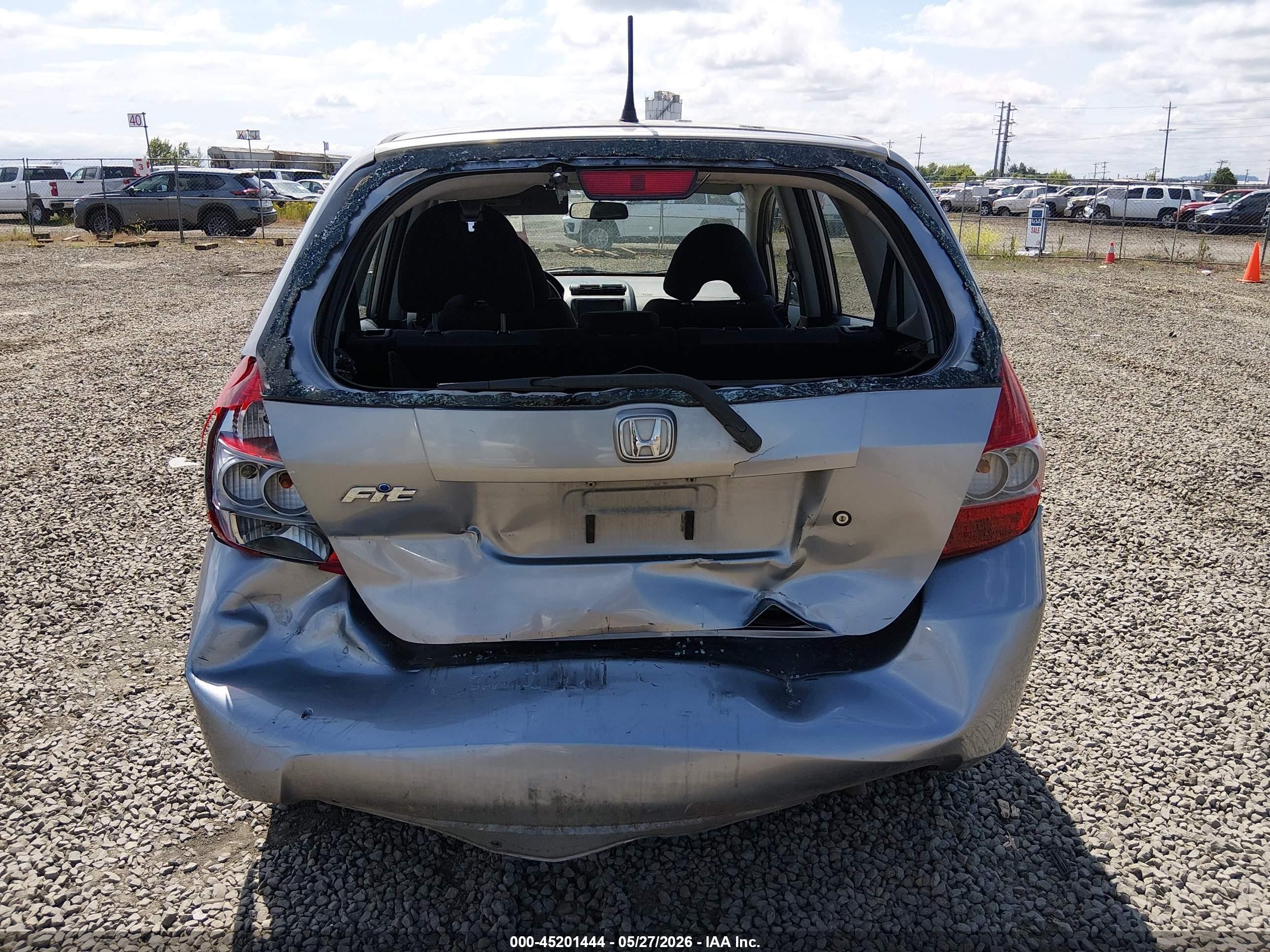 2007 Honda Fit   Silver vin: JHMGD38467S014235