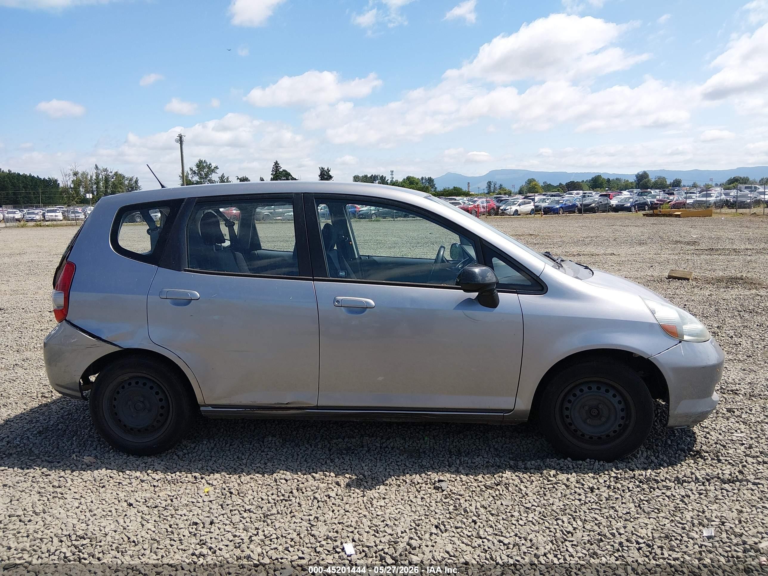 2007 Honda Fit   Silver vin: JHMGD38467S014235