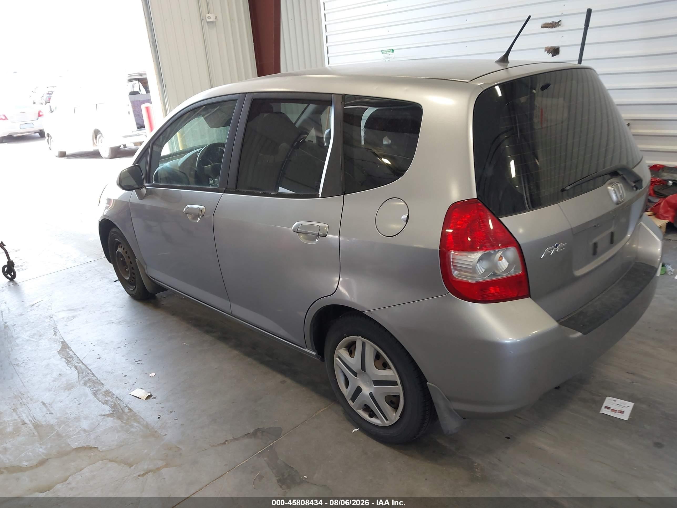 2007 Honda Fit   Silver vin: JHMGD38467S043427