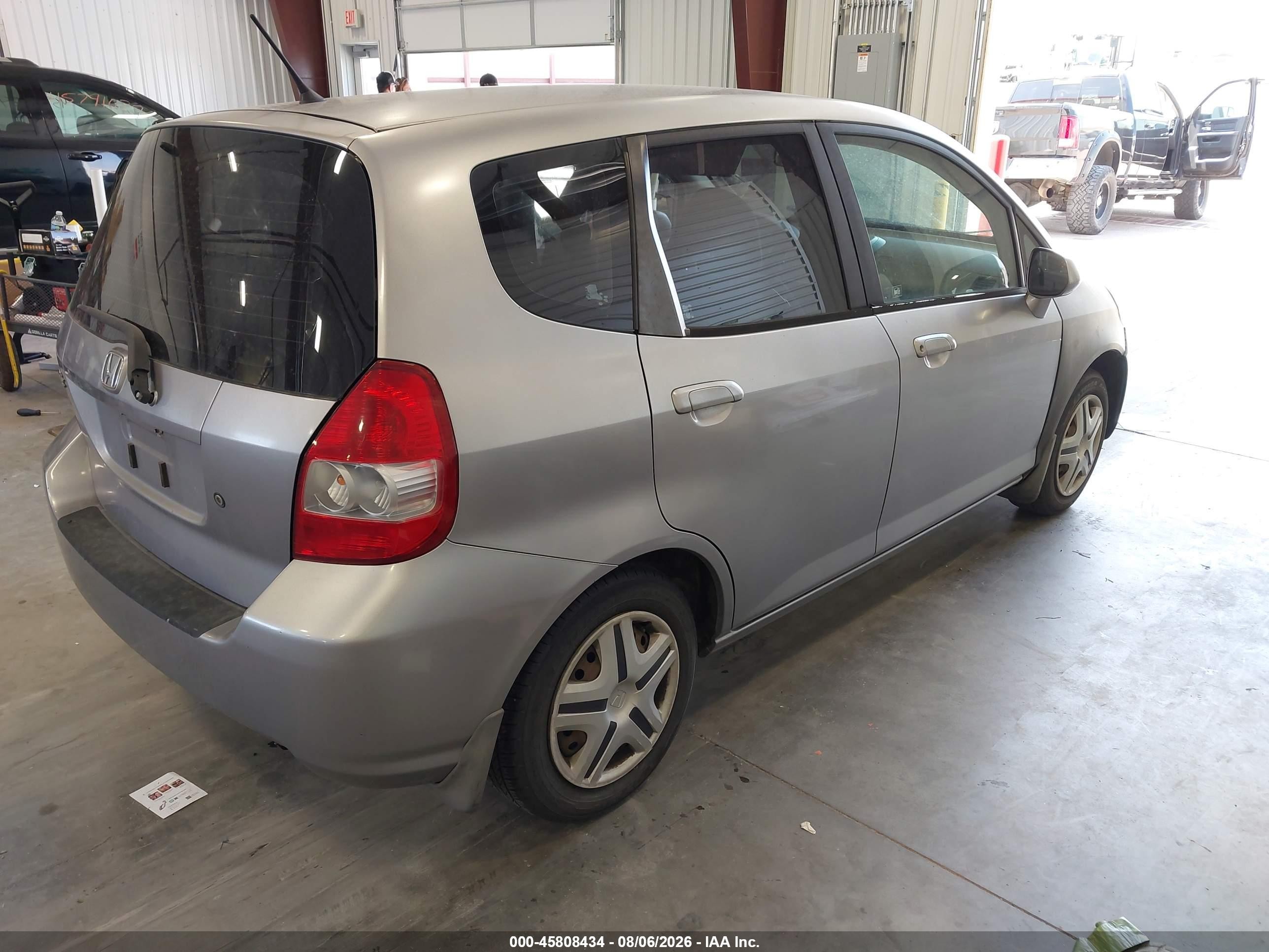 2007 Honda Fit   Silver vin: JHMGD38467S043427