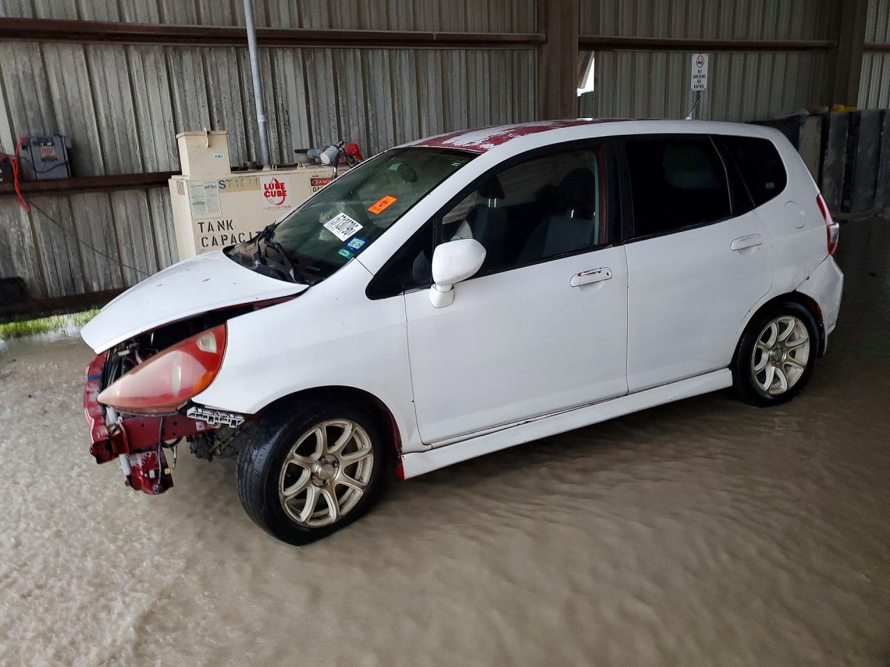 2008 Honda Fit White vin: JHMGD38488S045147