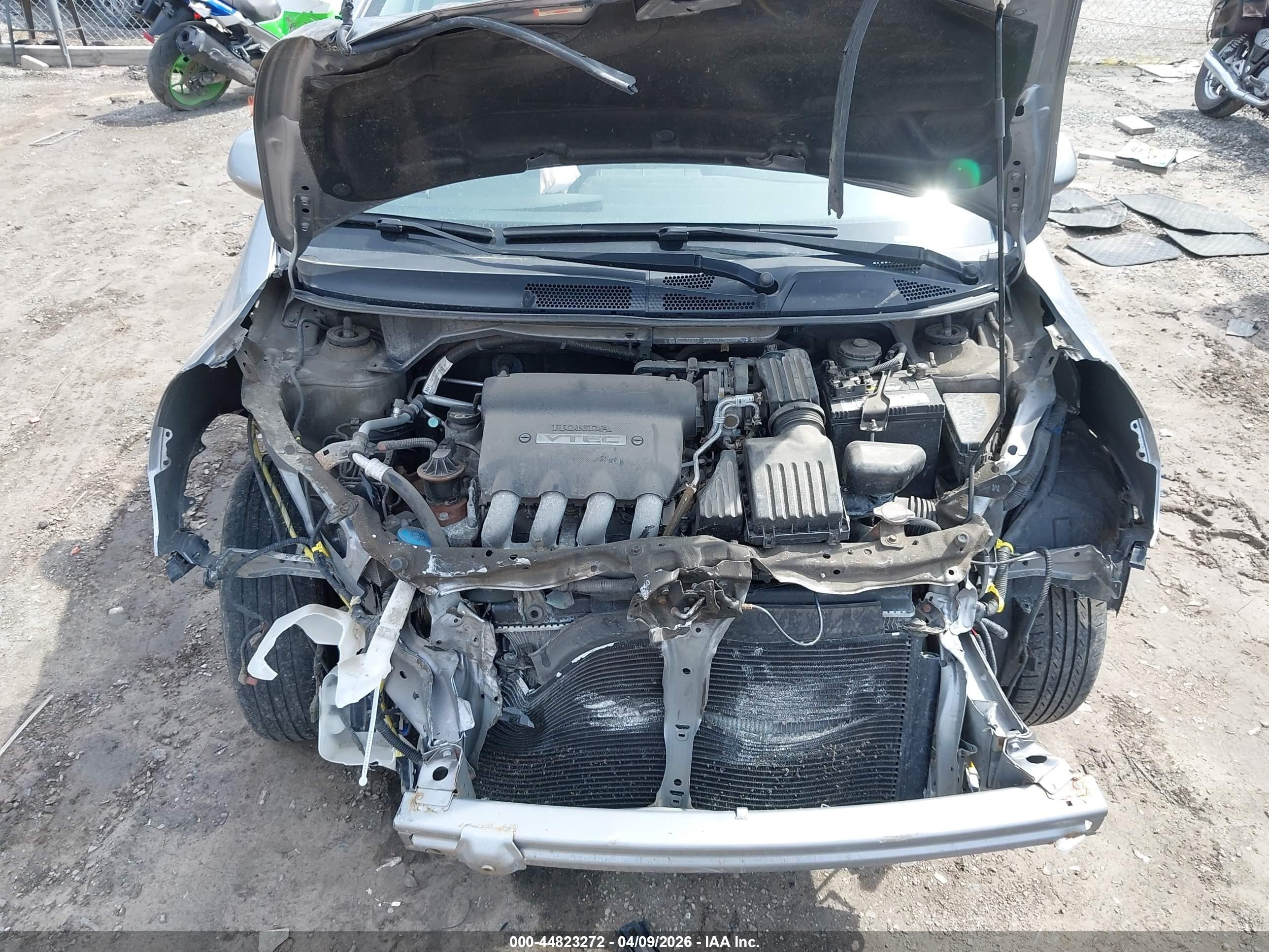 2008 Honda Fit   Silver vin: JHMGD38498S061115