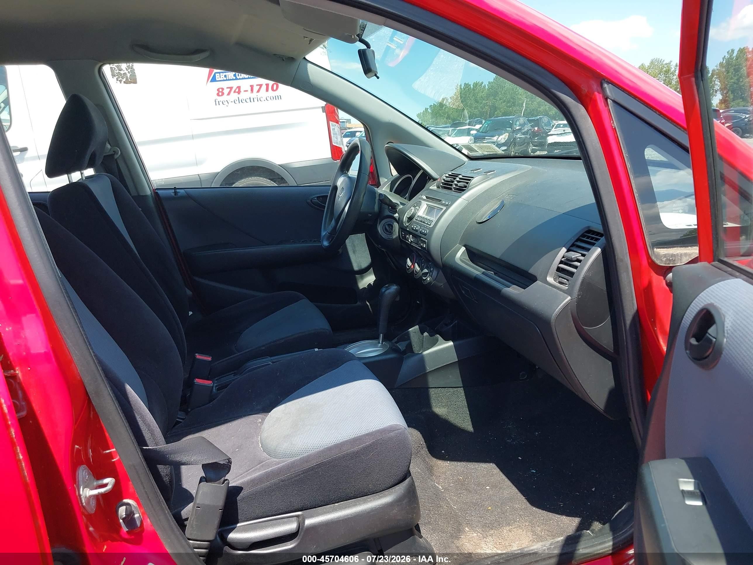 2008 Honda Fit   Red vin: JHMGD38498S067030