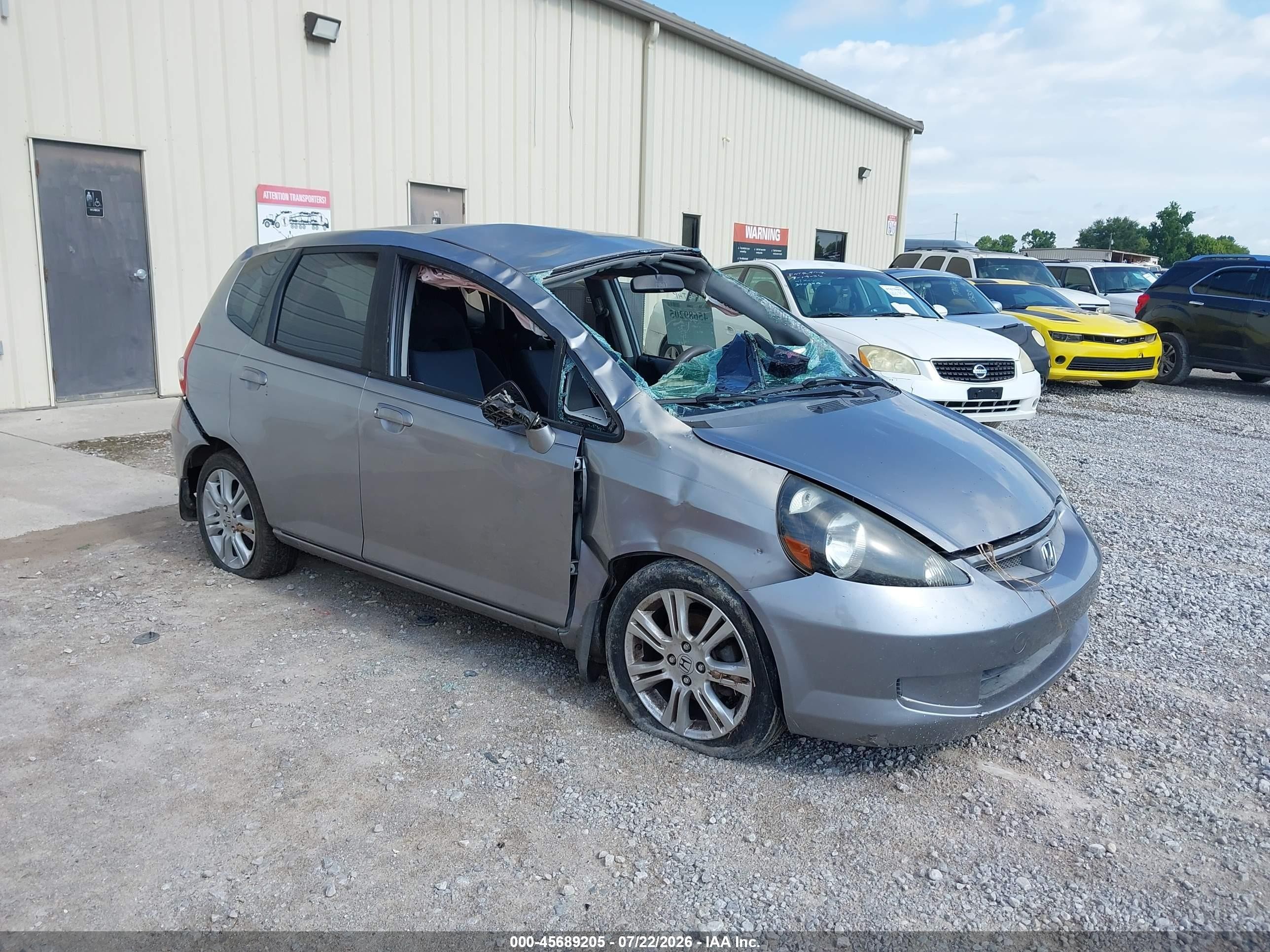 2007 Honda Fit   Silver vin: JHMGD384X7S037159