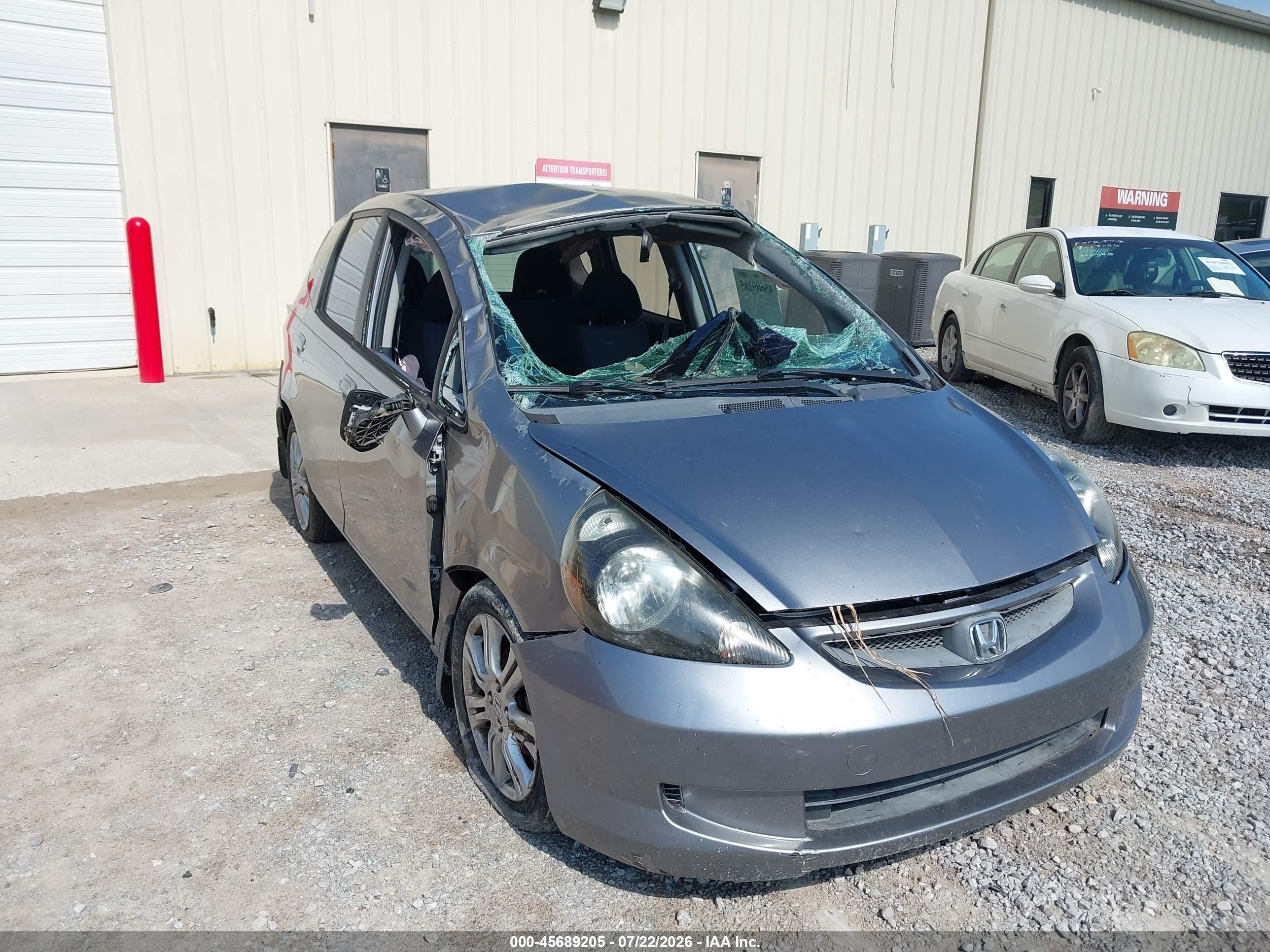 2007 Honda Fit   Silver vin: JHMGD384X7S037159