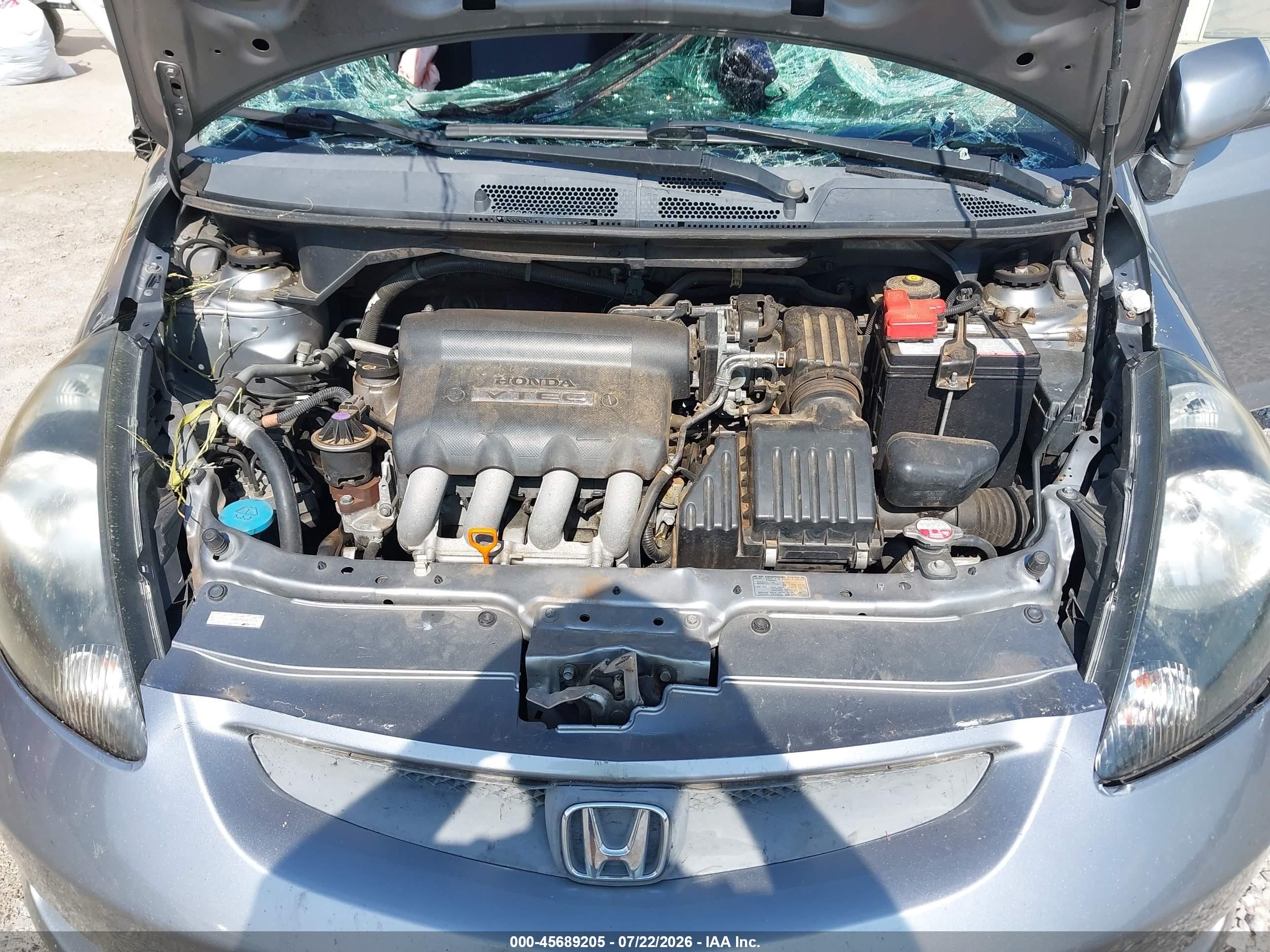 2007 Honda Fit   Silver vin: JHMGD384X7S037159