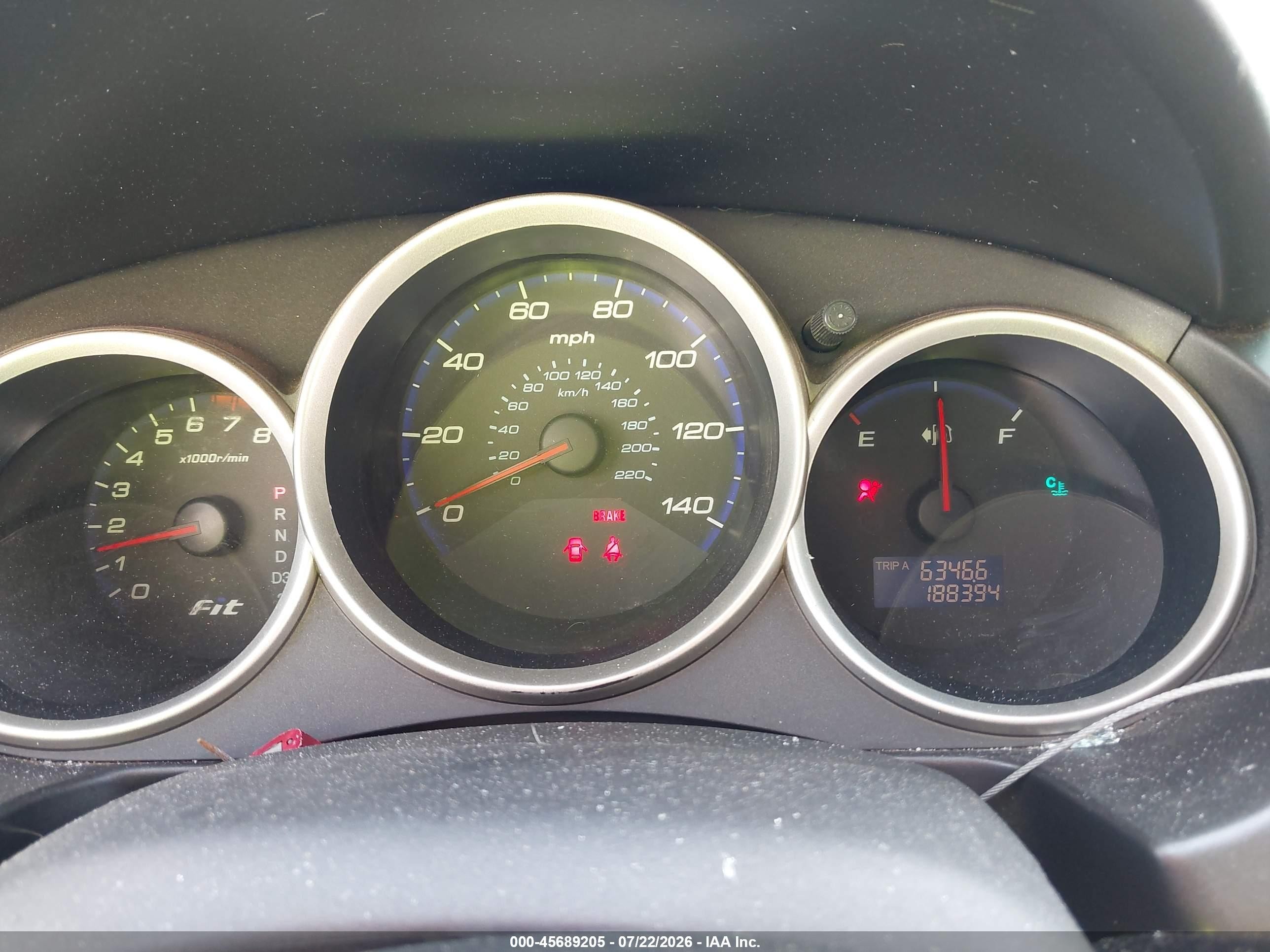 2007 Honda Fit   Silver vin: JHMGD384X7S037159