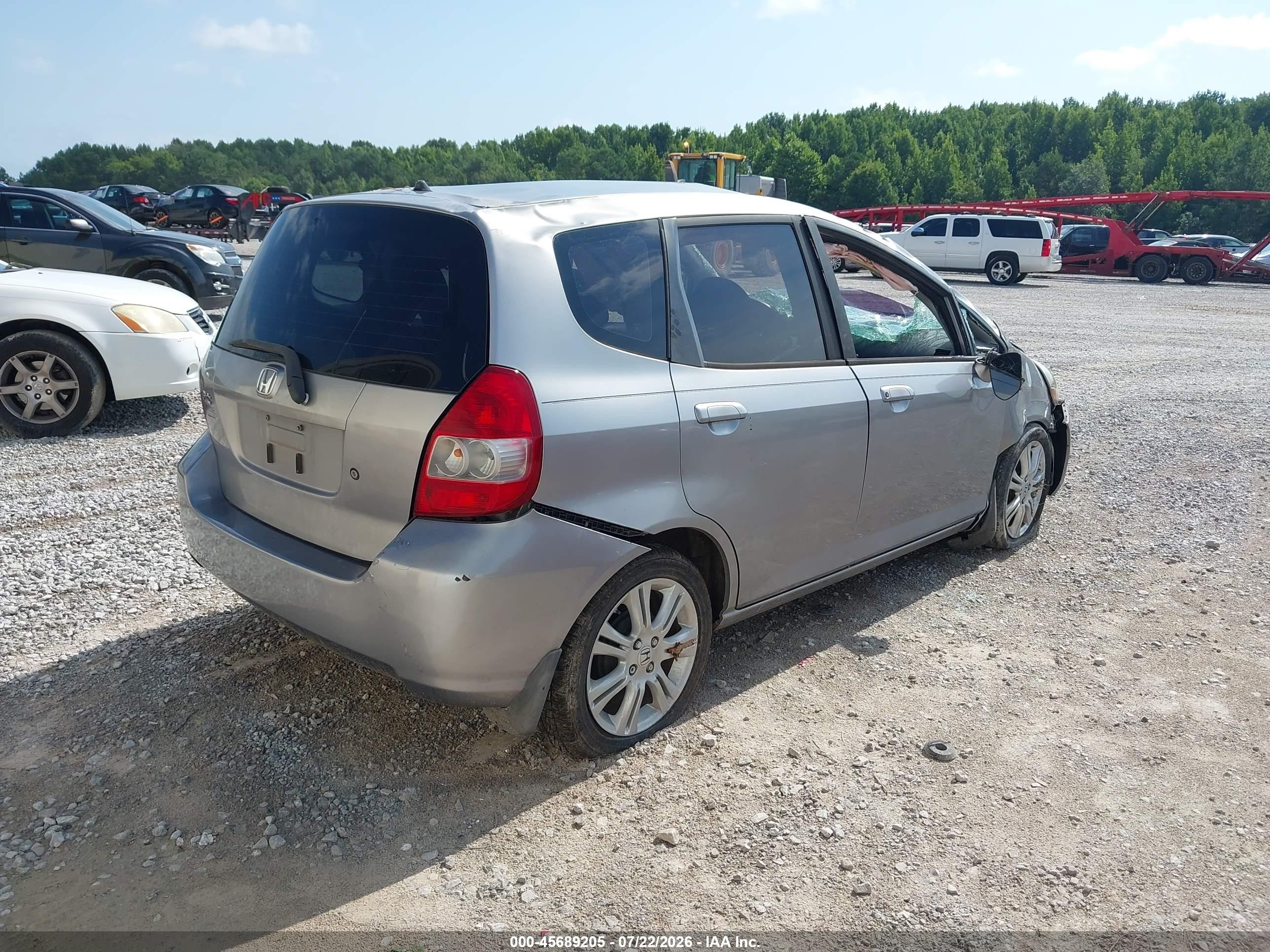 2007 Honda Fit   Silver vin: JHMGD384X7S037159