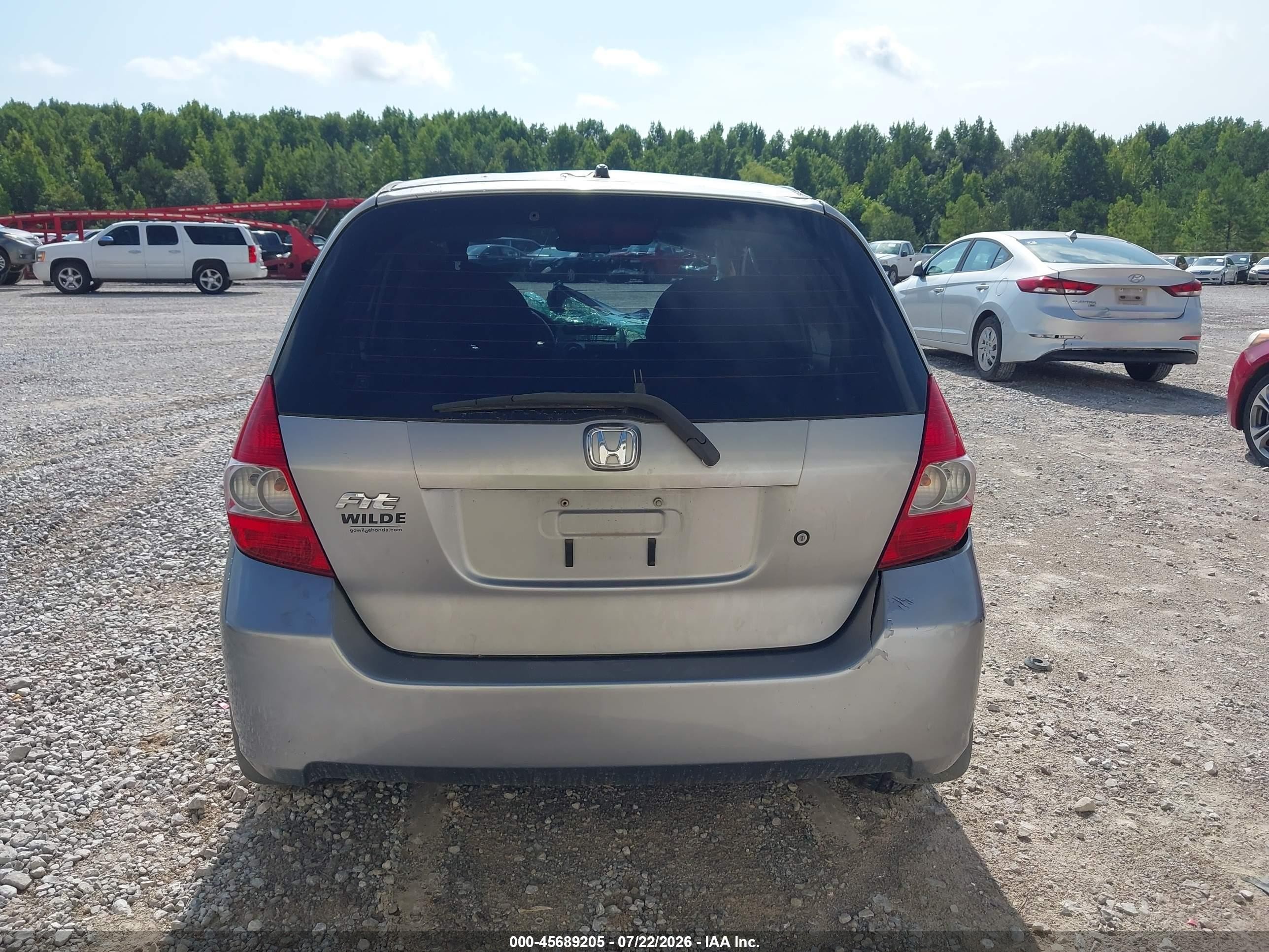 2007 Honda Fit   Silver vin: JHMGD384X7S037159