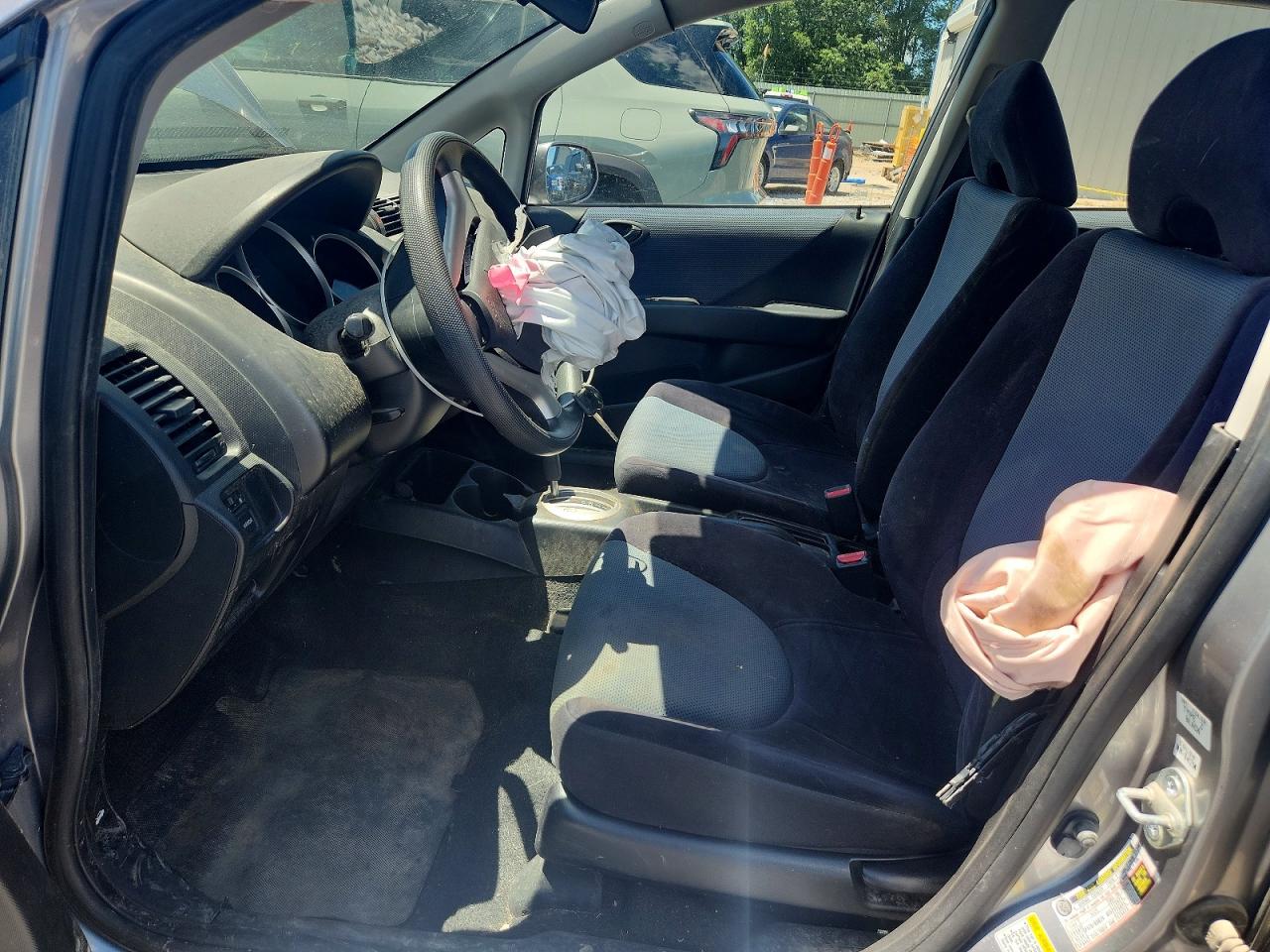 2007 Honda Fit Silver vin: JHMGD384X7S050719