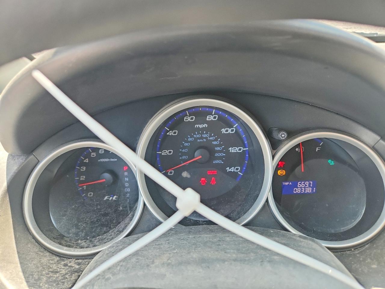 2007 Honda Fit Silver vin: JHMGD384X7S050719