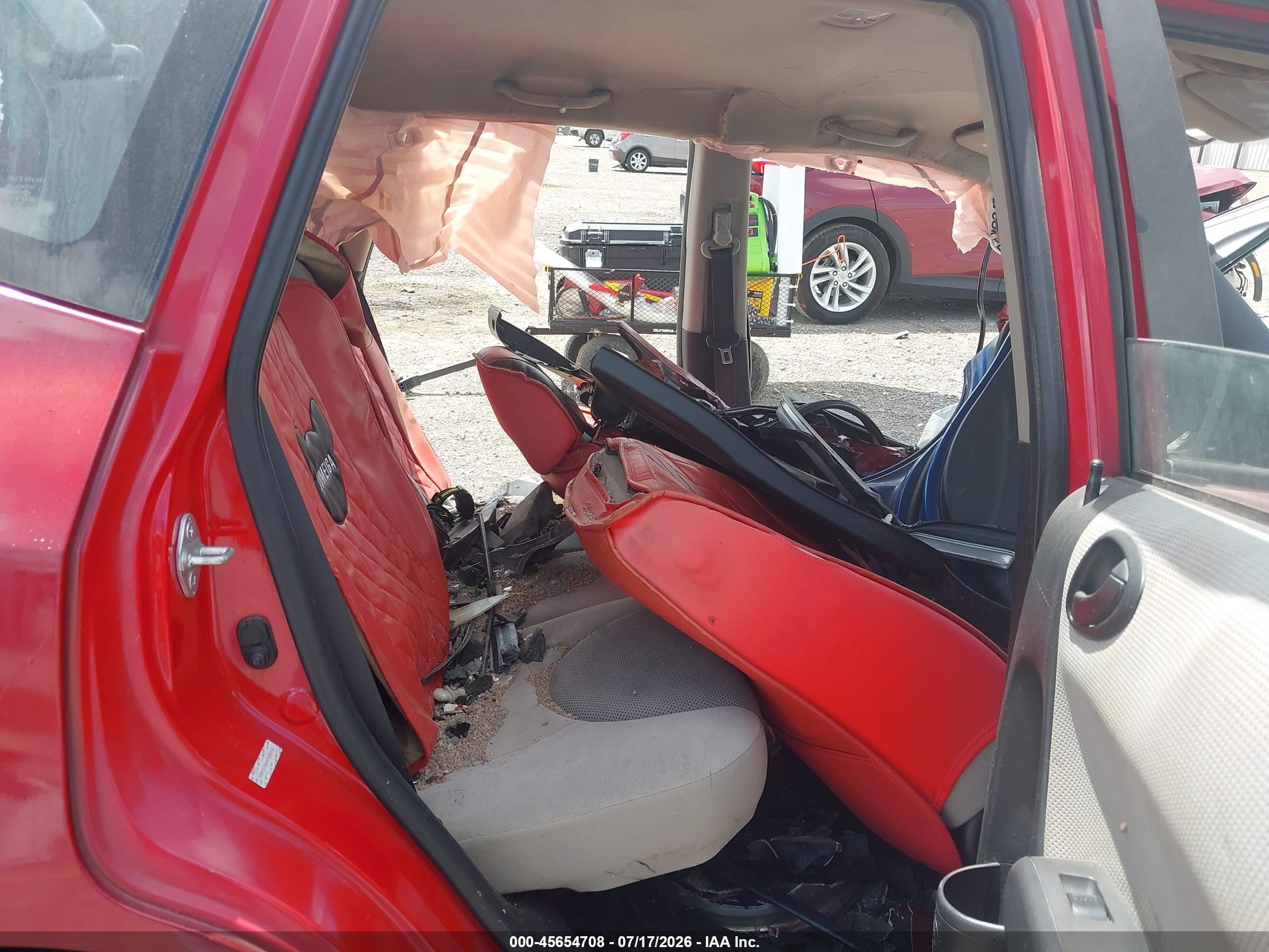 2007 Honda Fit   Red vin: JHMGD384X7S052552