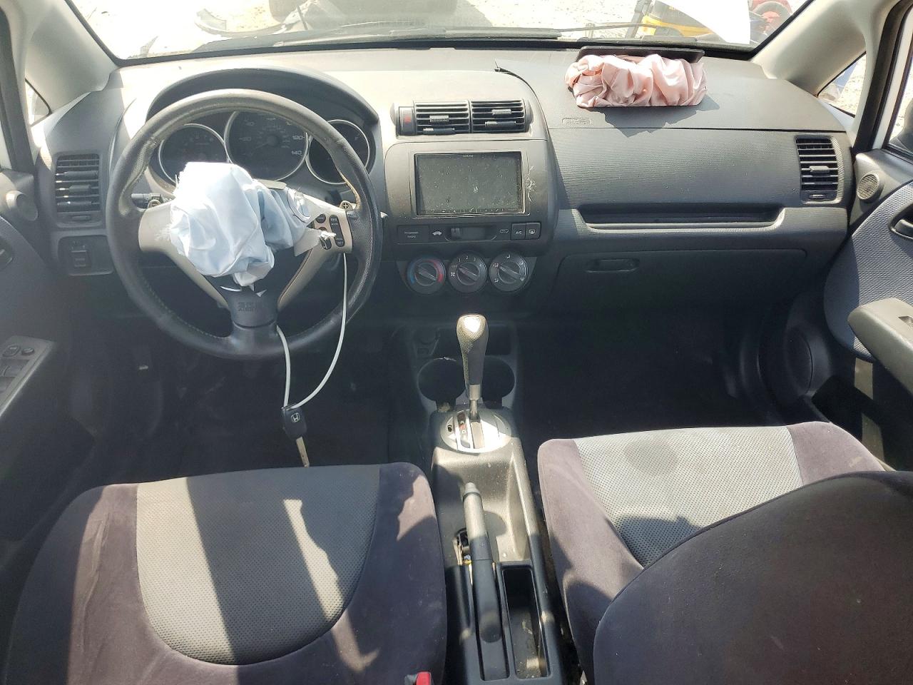 2007 Honda Fit S White vin: JHMGD38607S027225