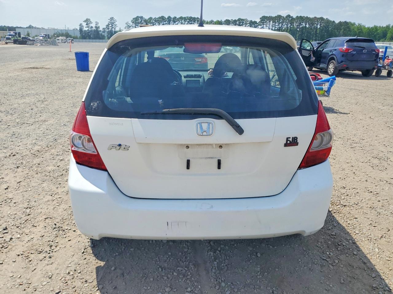 2007 Honda Fit S White vin: JHMGD38607S027225