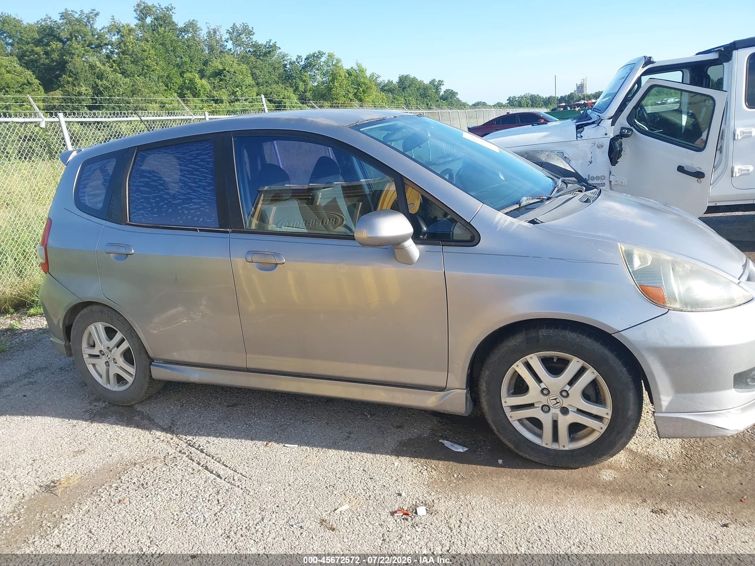 2008 Honda Fit Sport Silver vin: JHMGD38608S050036