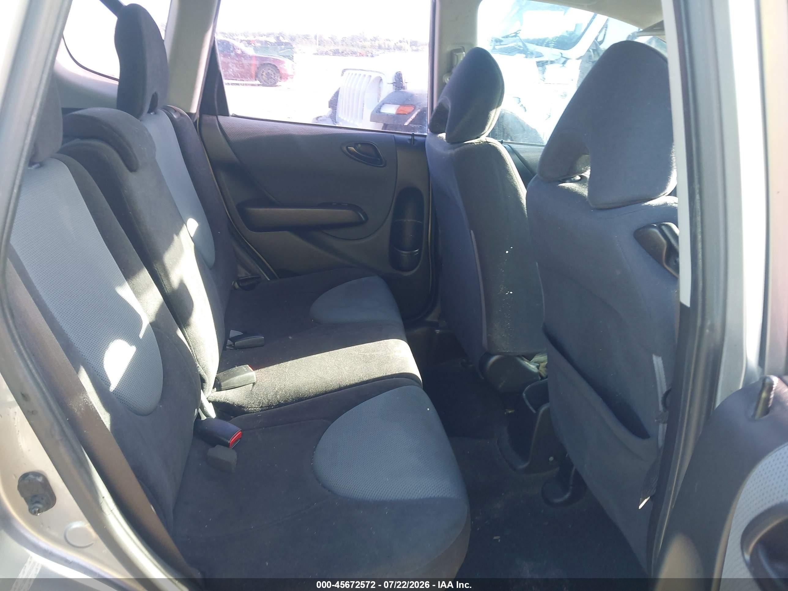2008 Honda Fit Sport Silver vin: JHMGD38608S050036