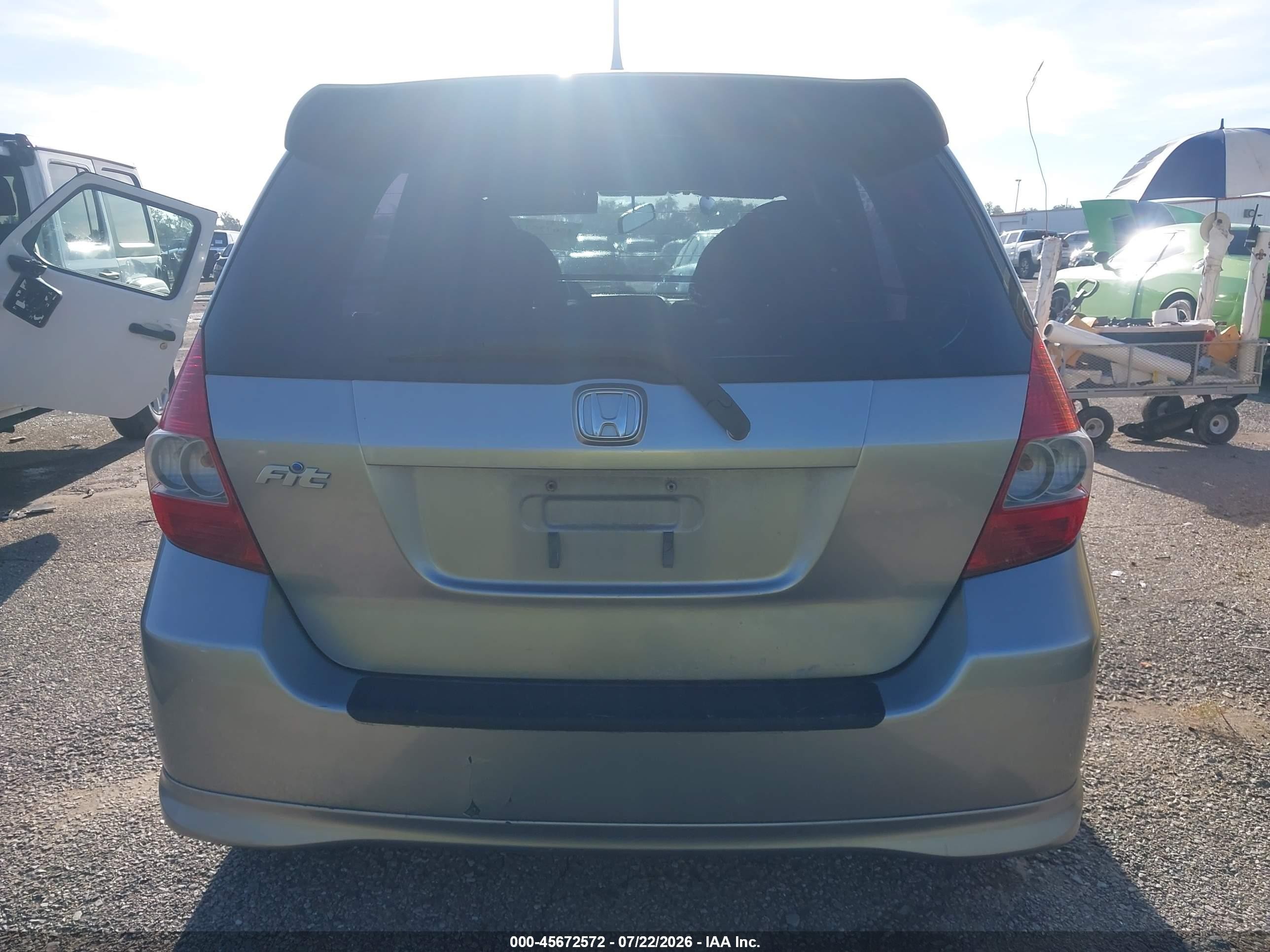 2008 Honda Fit Sport Silver vin: JHMGD38608S050036