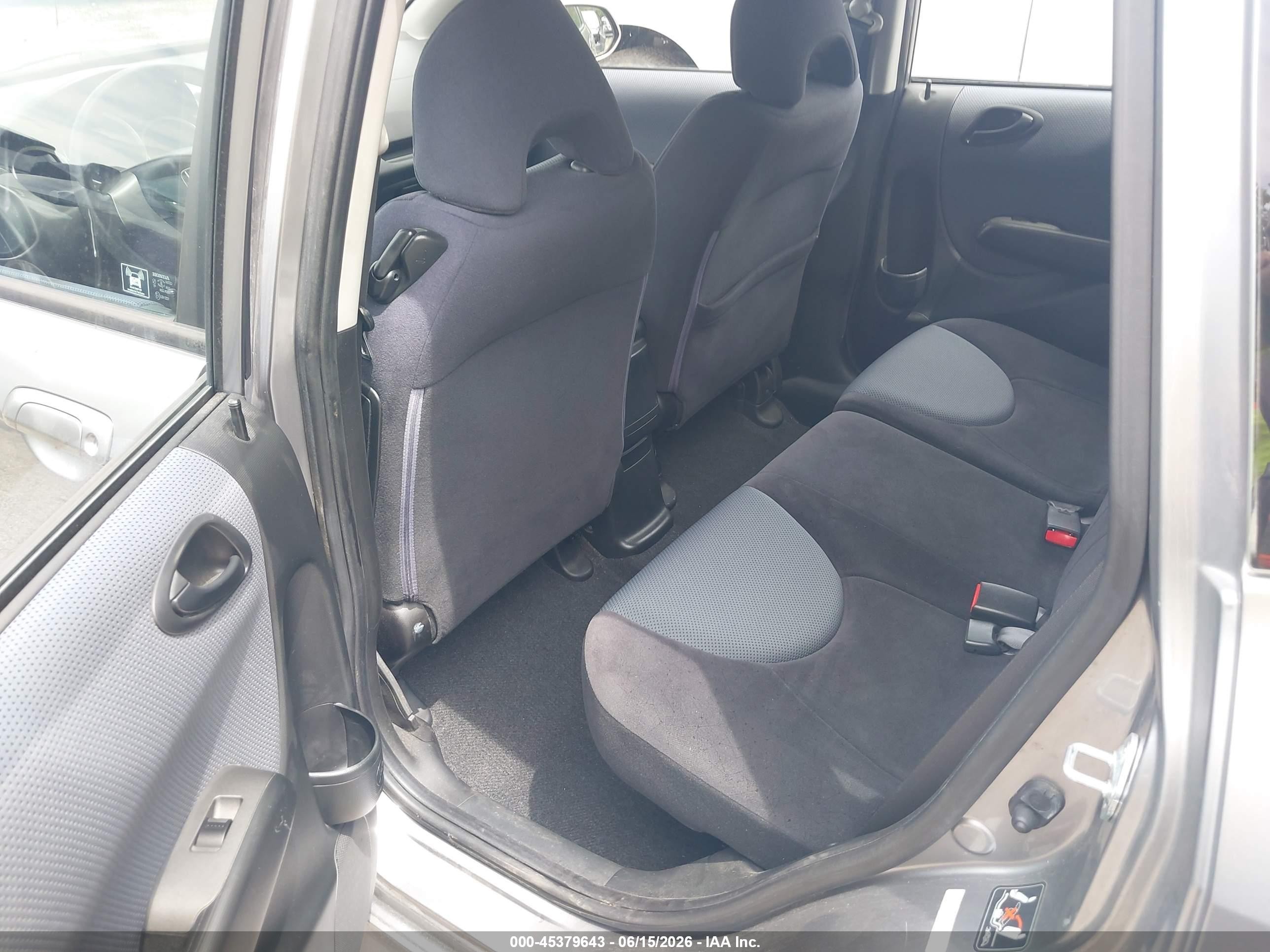 2007 Honda Fit Sport Silver vin: JHMGD38617S031073