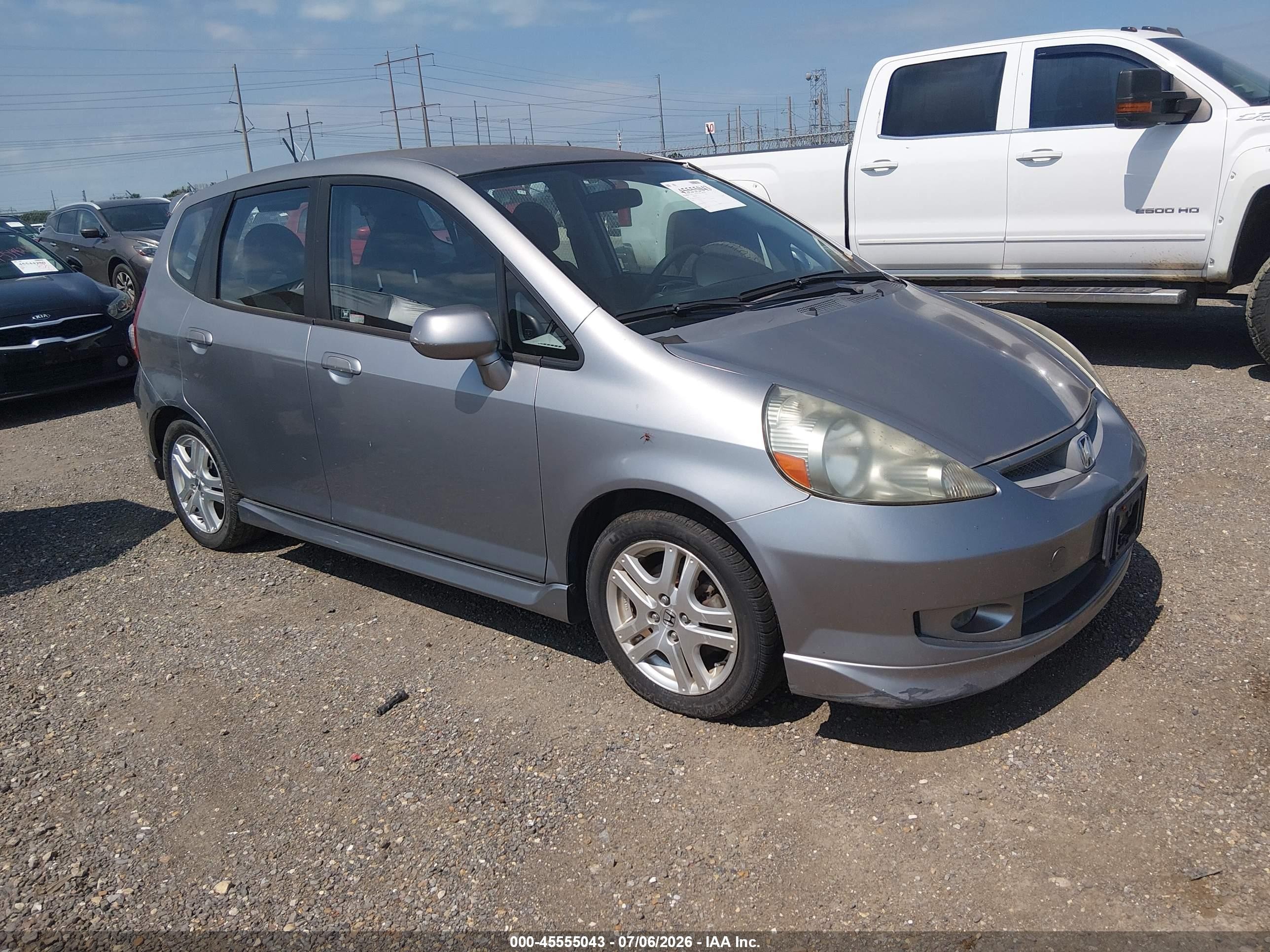 2007 Honda Fit Sport Silver vin: JHMGD38617S055017