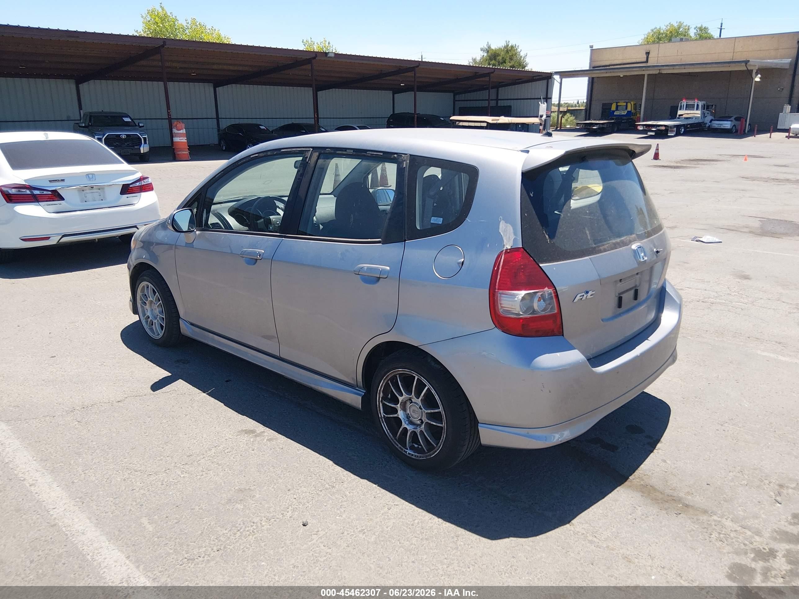 2008 Honda Fit Sport Silver vin: JHMGD38618S012346