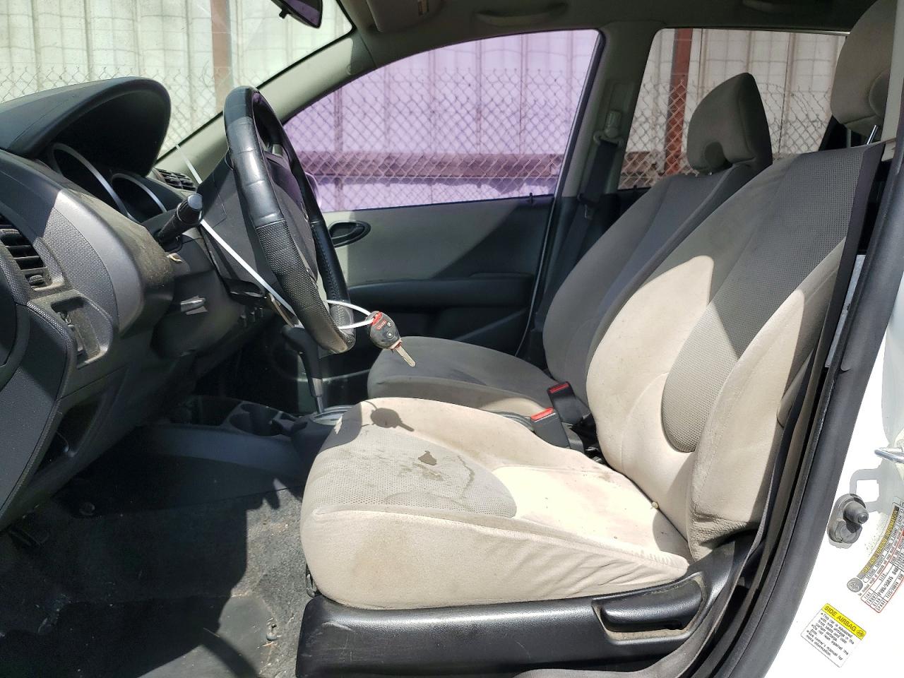 2007 Honda Fit S White vin: JHMGD38627S030367