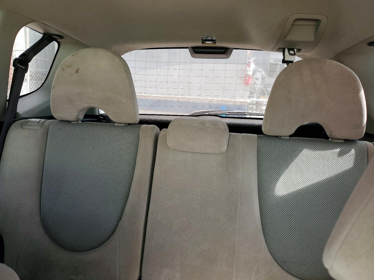2007 Honda Fit S White vin: JHMGD38627S030367
