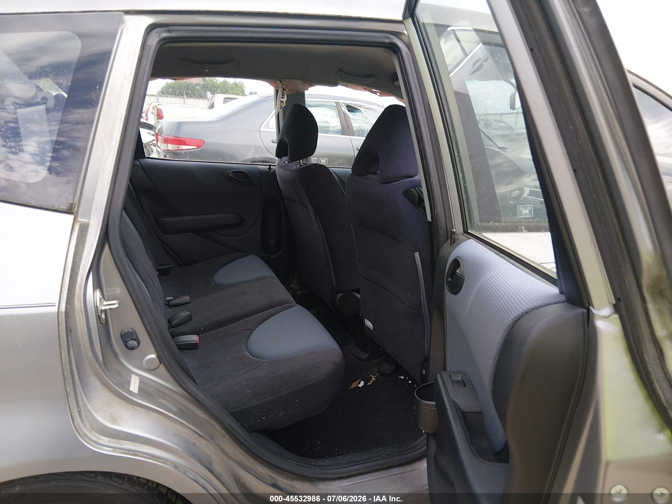 2008 Honda Fit Sport Silver vin: JHMGD38628S006085